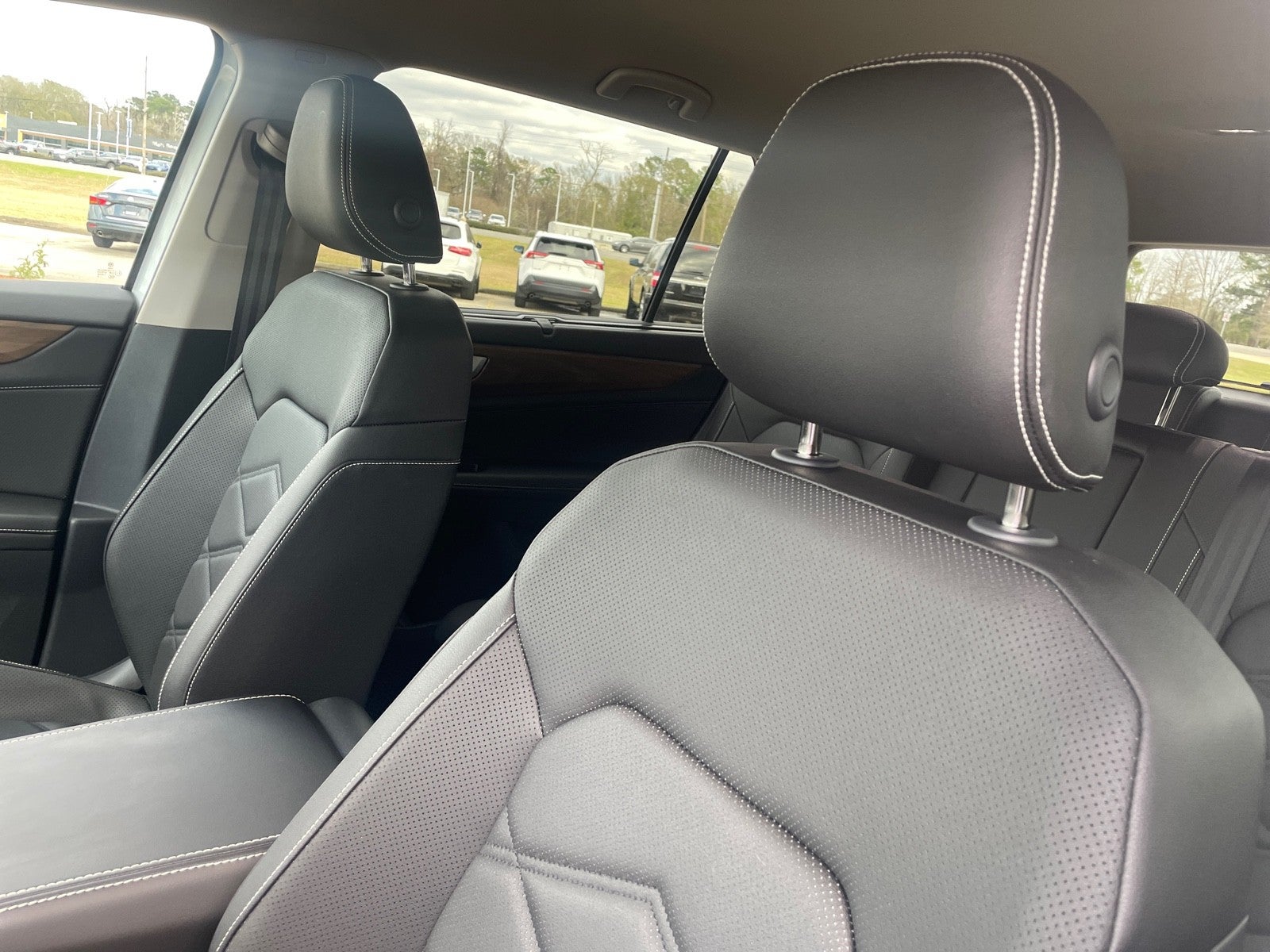 2025 Volkswagen Atlas 2.0T SE w/Technology