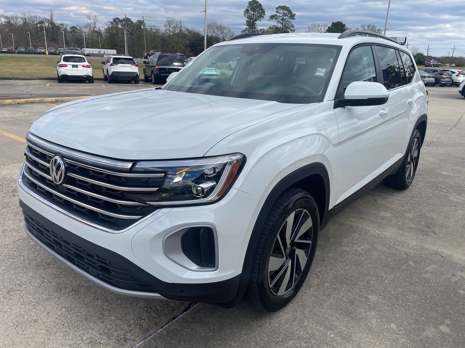 2025 Volkswagen Atlas 2.0T SE w/Technology