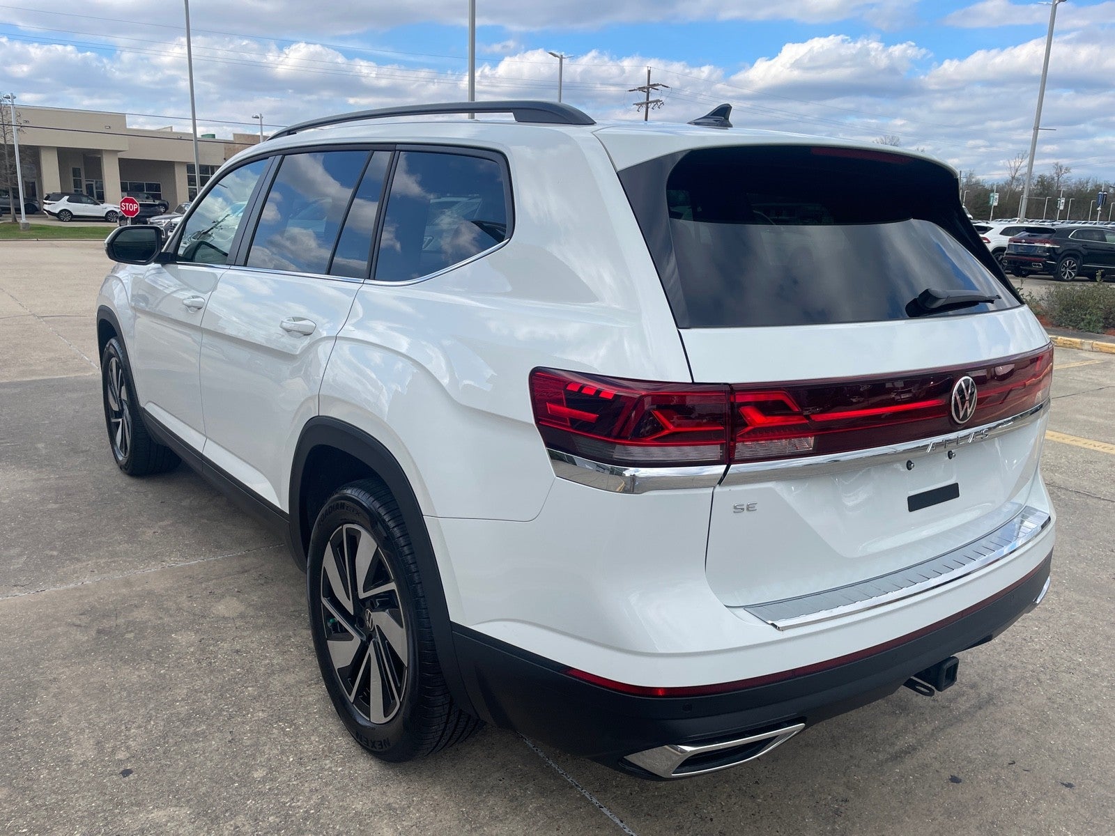 2025 Volkswagen Atlas 2.0T SE w/Technology
