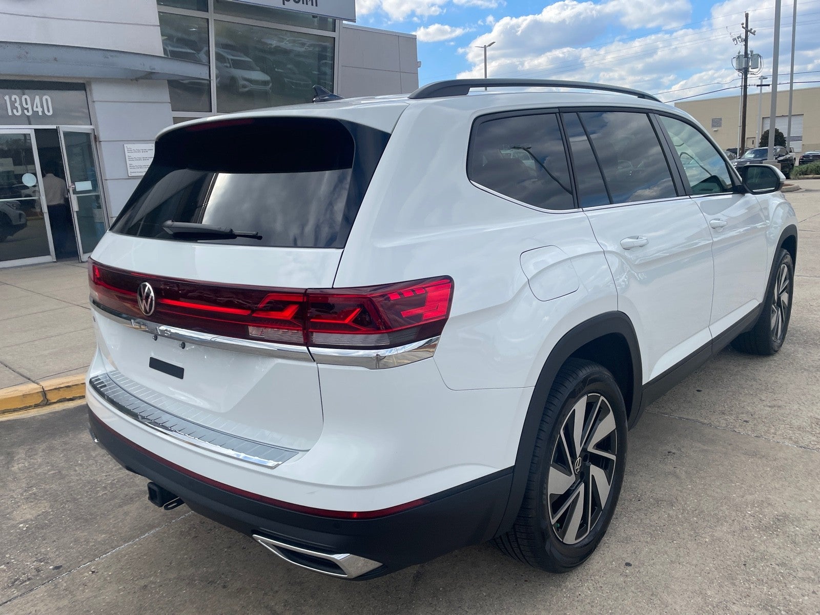 2025 Volkswagen Atlas 2.0T SE w/Technology