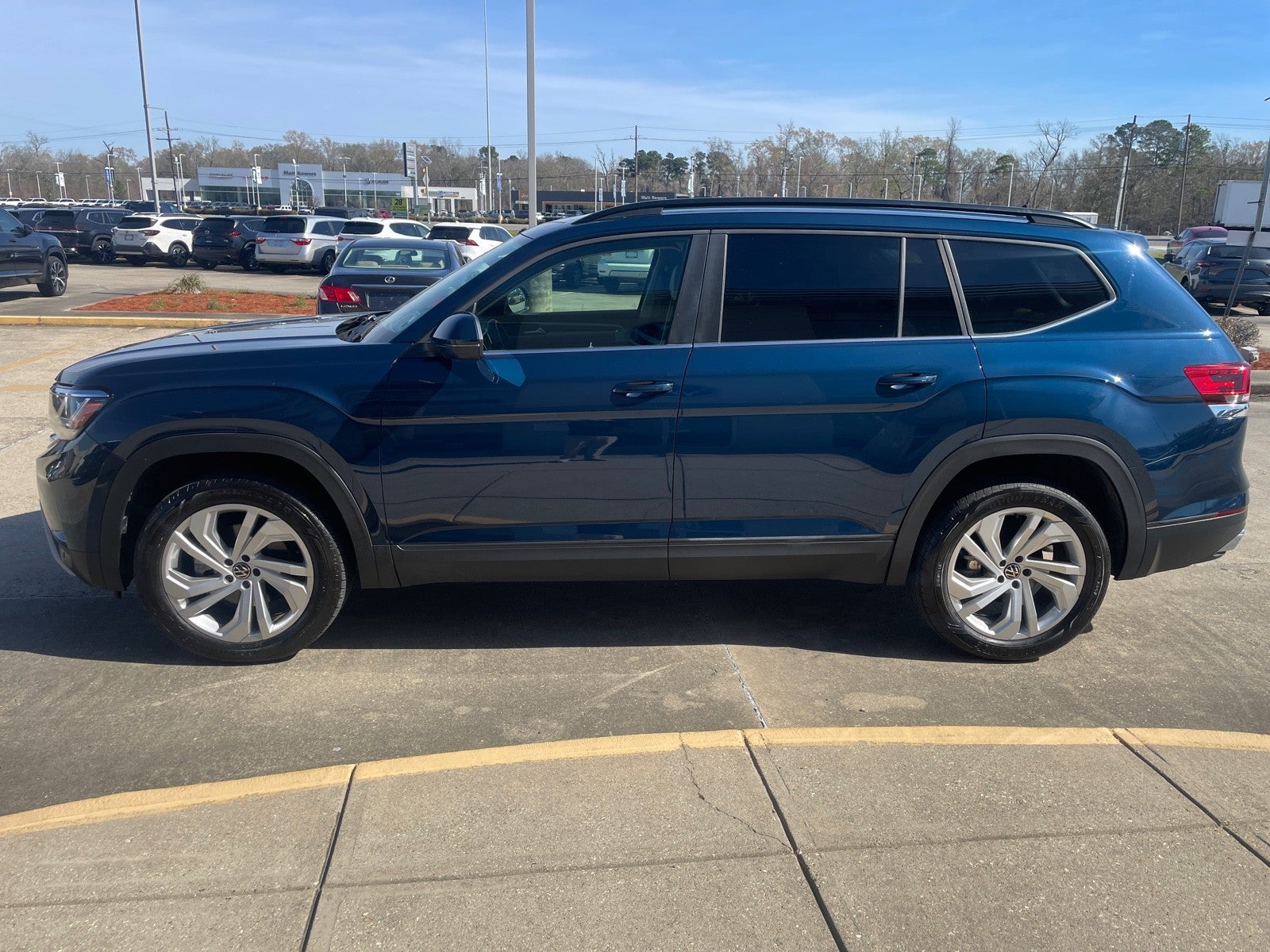 2023 Volkswagen Atlas 3.6L V6 SE w/Technology