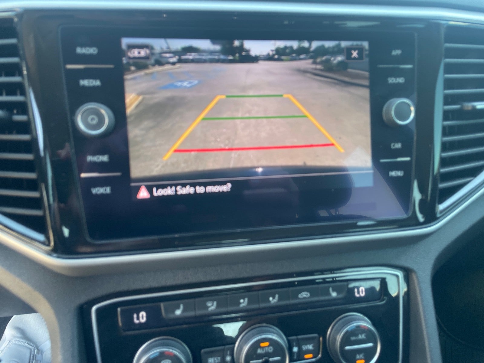 2022 Volkswagen Atlas 3.6L V6 SE w/Technology