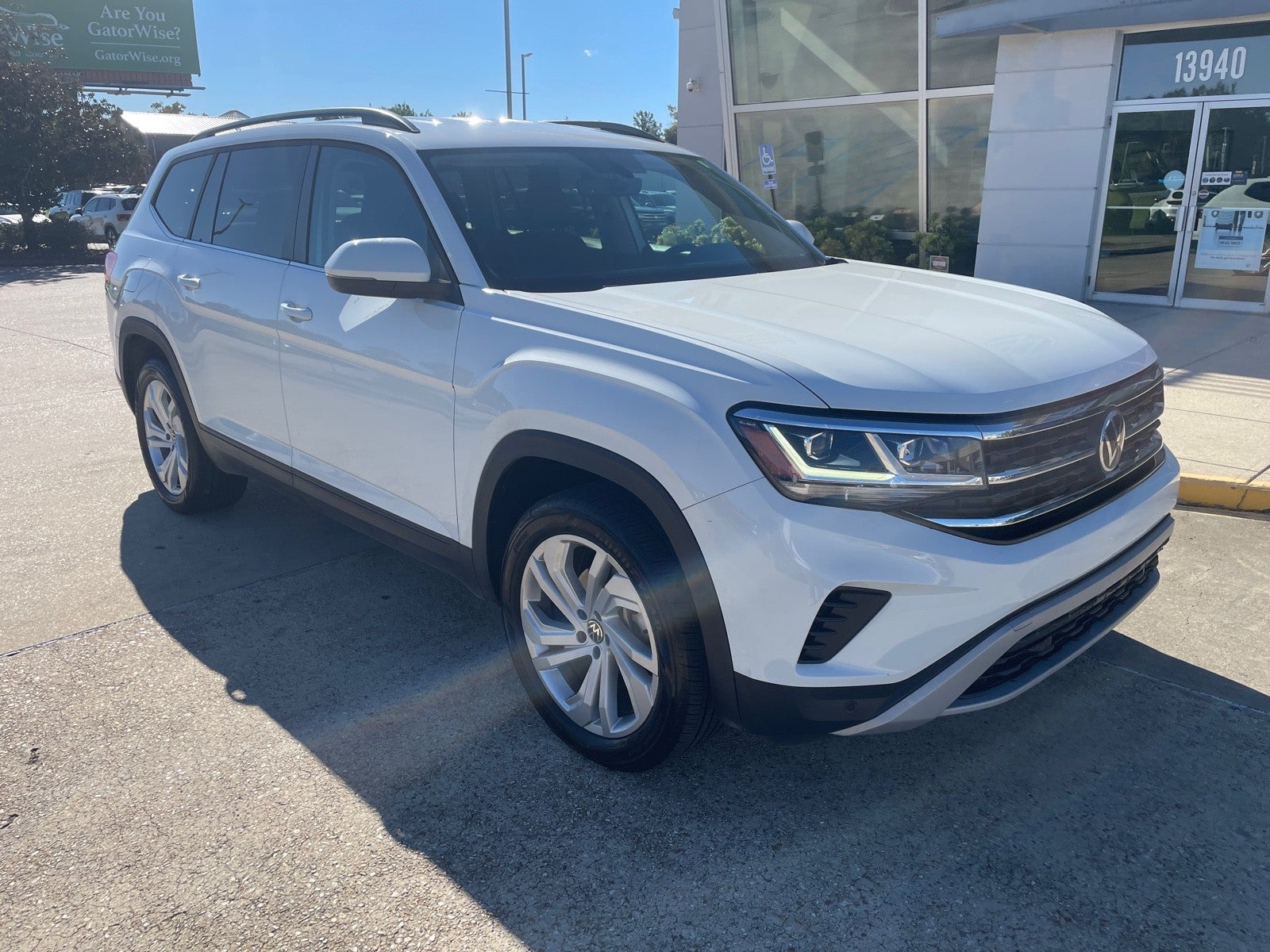 2023 Volkswagen Atlas 3.6L V6 SE w/Technology