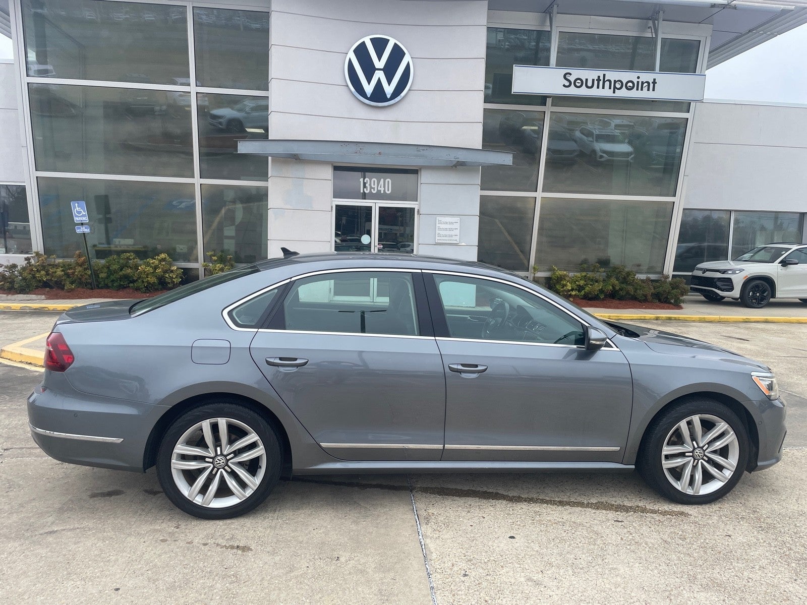 2017 Volkswagen Passat 1.8T SEL Premium