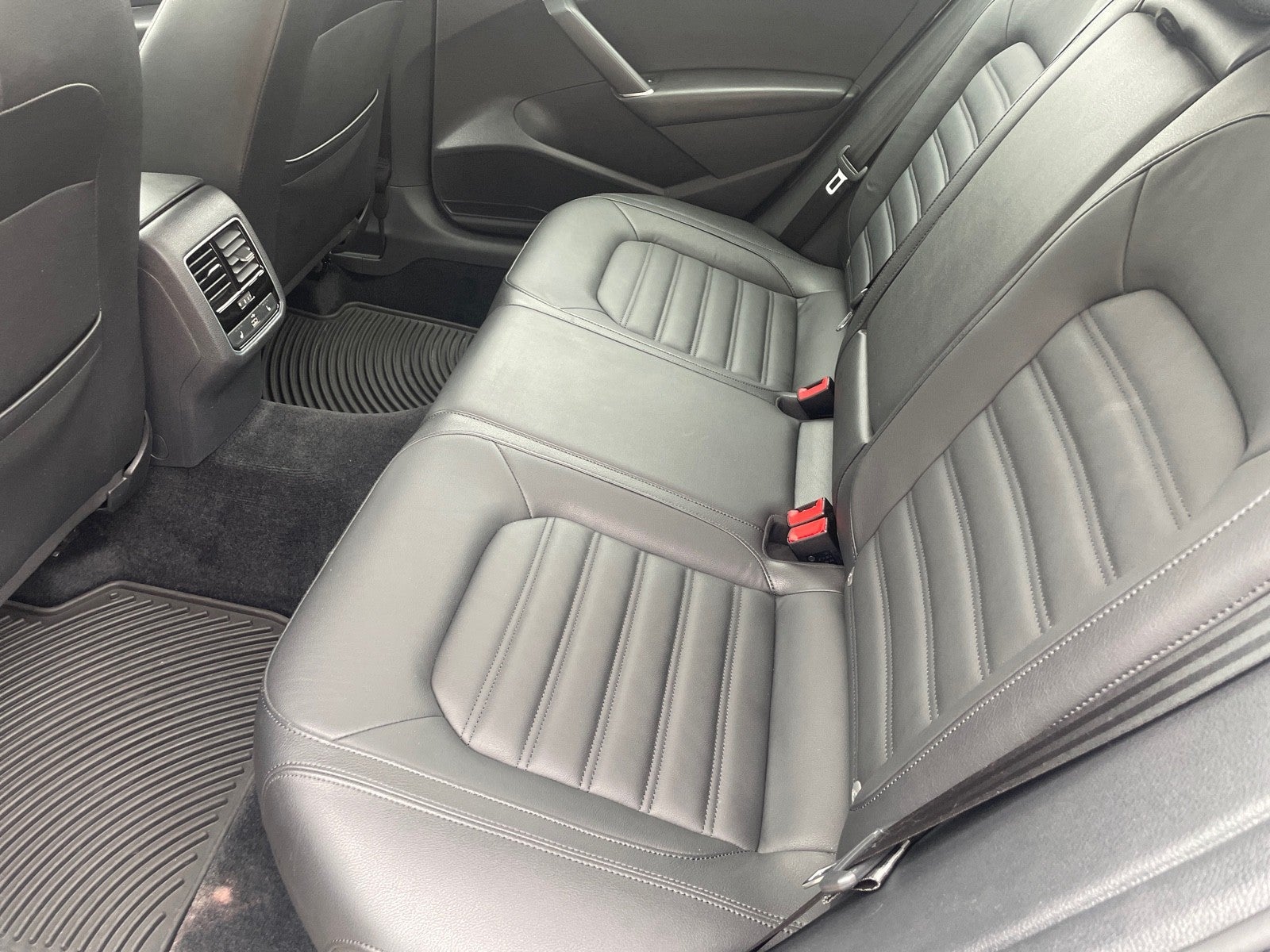 2017 Volkswagen Passat 1.8T SEL Premium