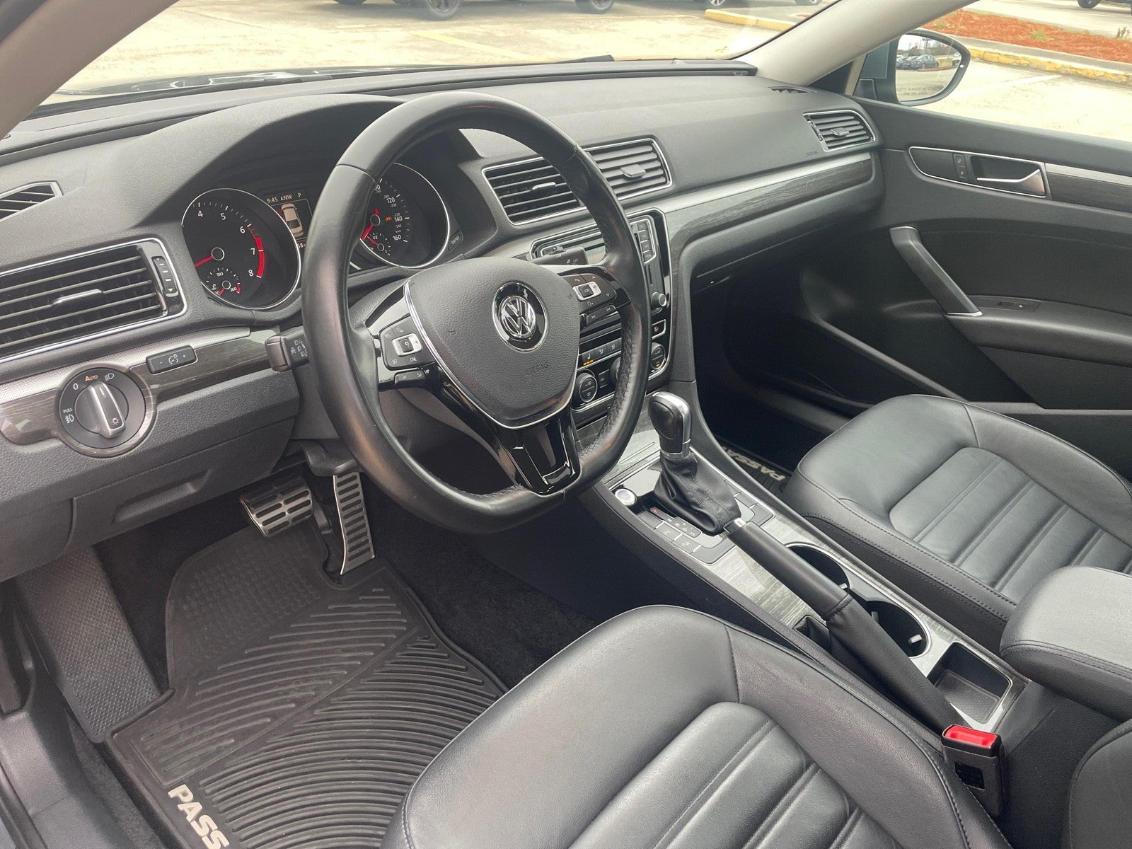 2017 Volkswagen Passat 1.8T SEL Premium