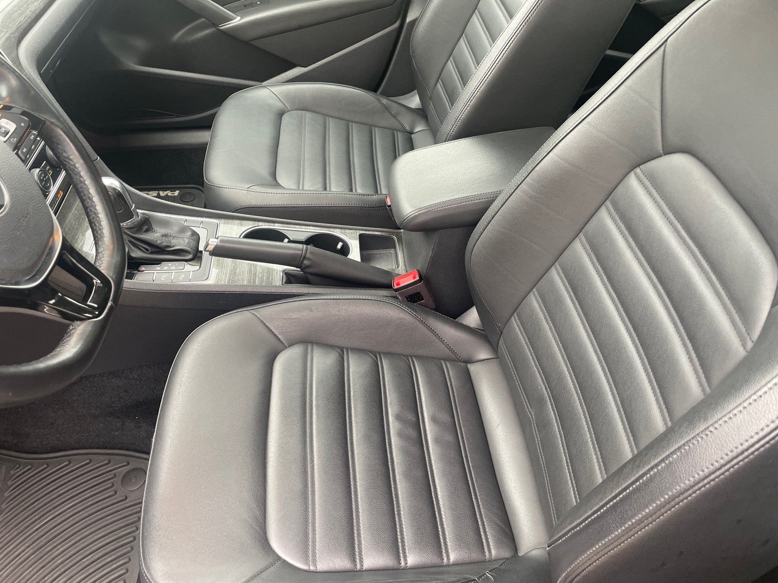 2017 Volkswagen Passat 1.8T SEL Premium