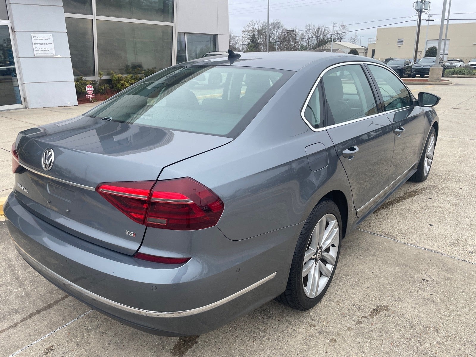2017 Volkswagen Passat 1.8T SEL Premium