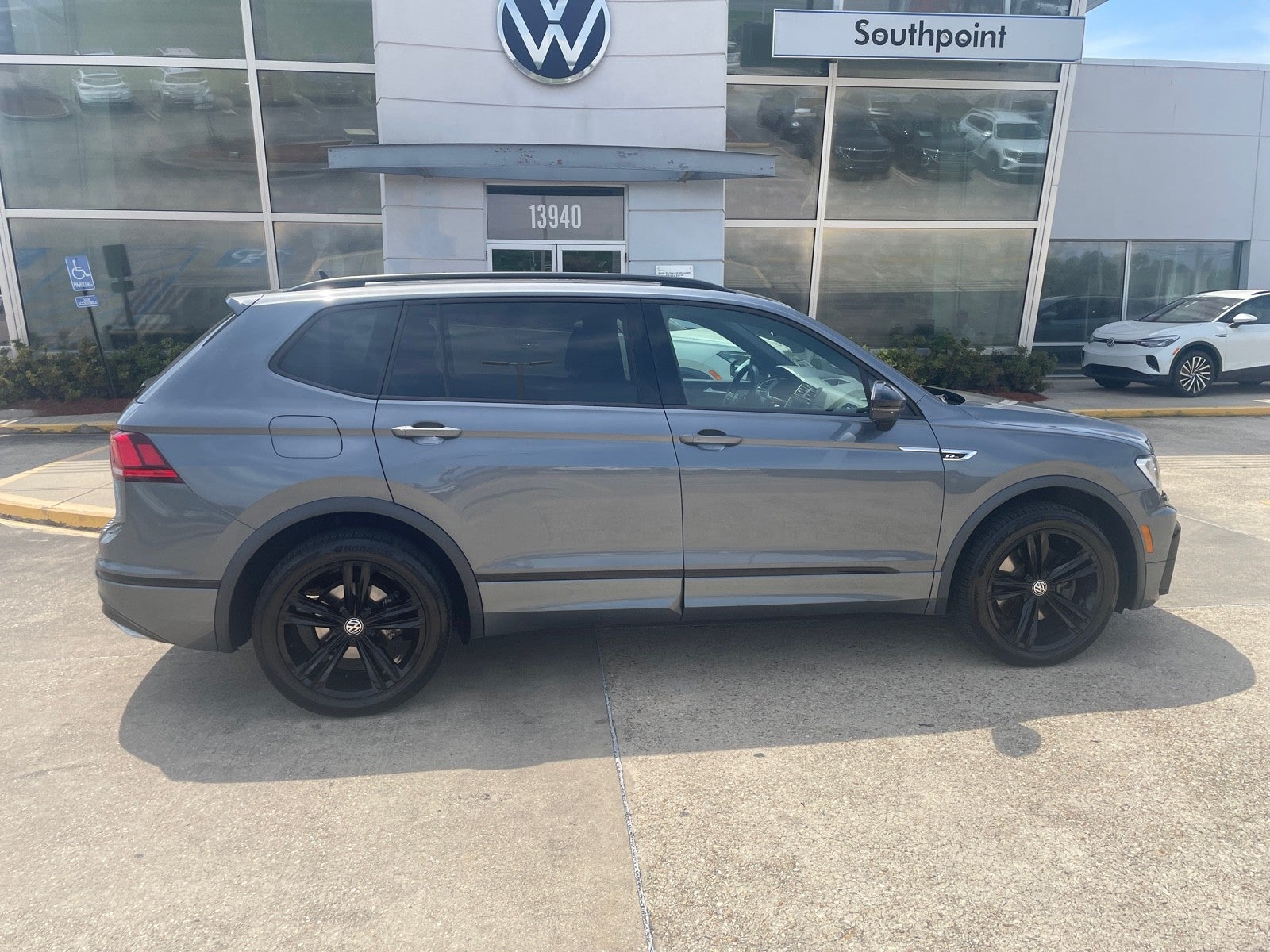 2019 Volkswagen Tiguan SEL R-Line Black