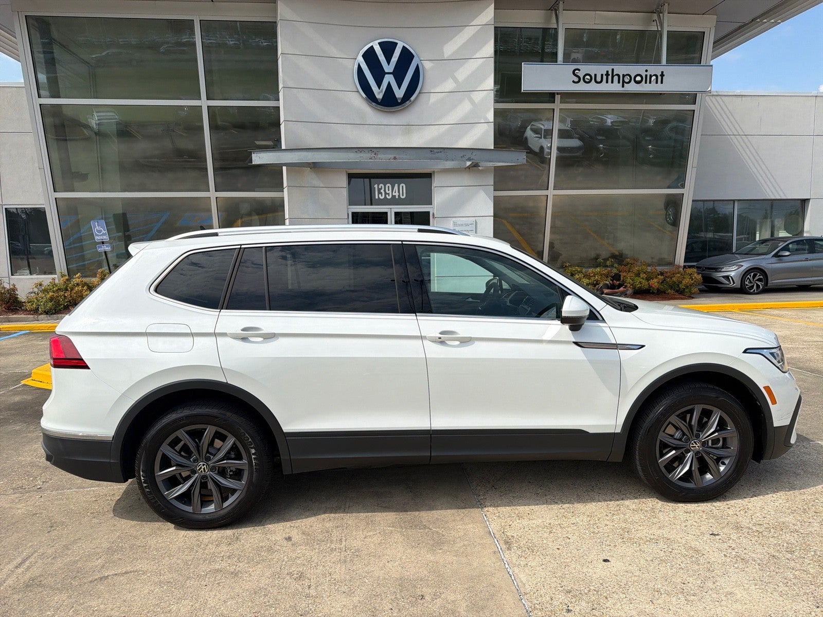2023 Volkswagen Tiguan SE