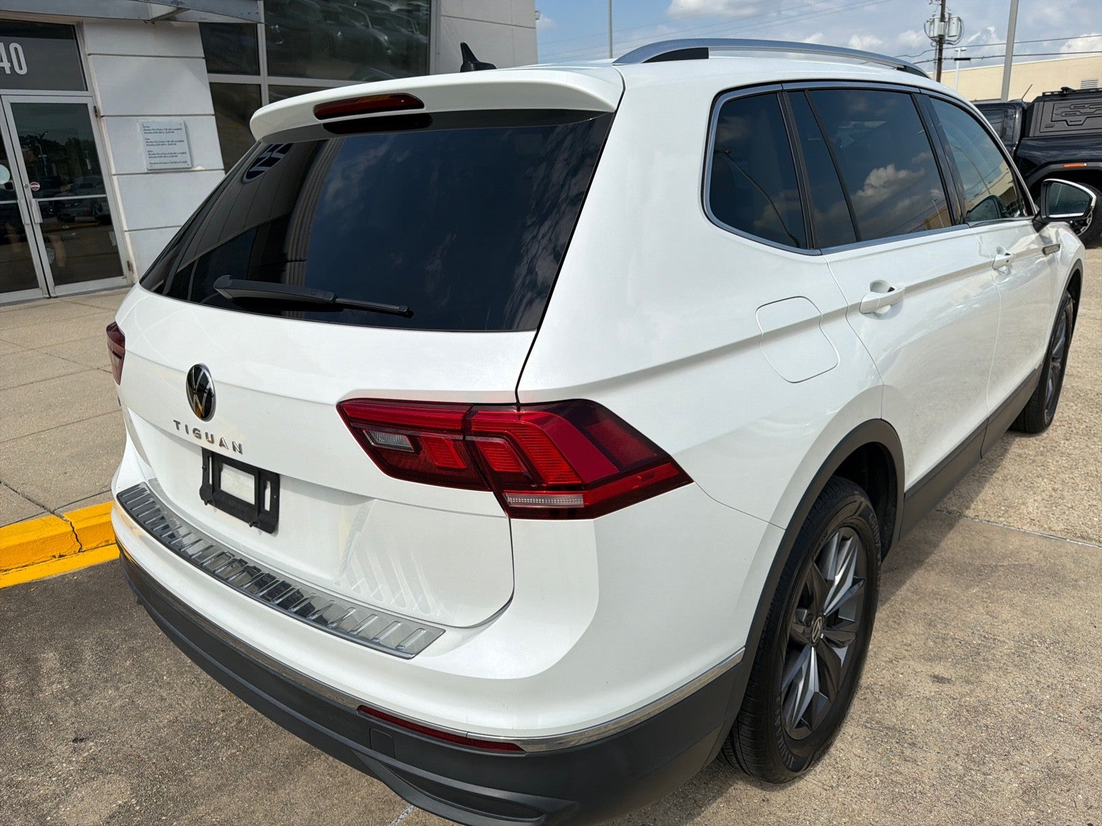2023 Volkswagen Tiguan SE