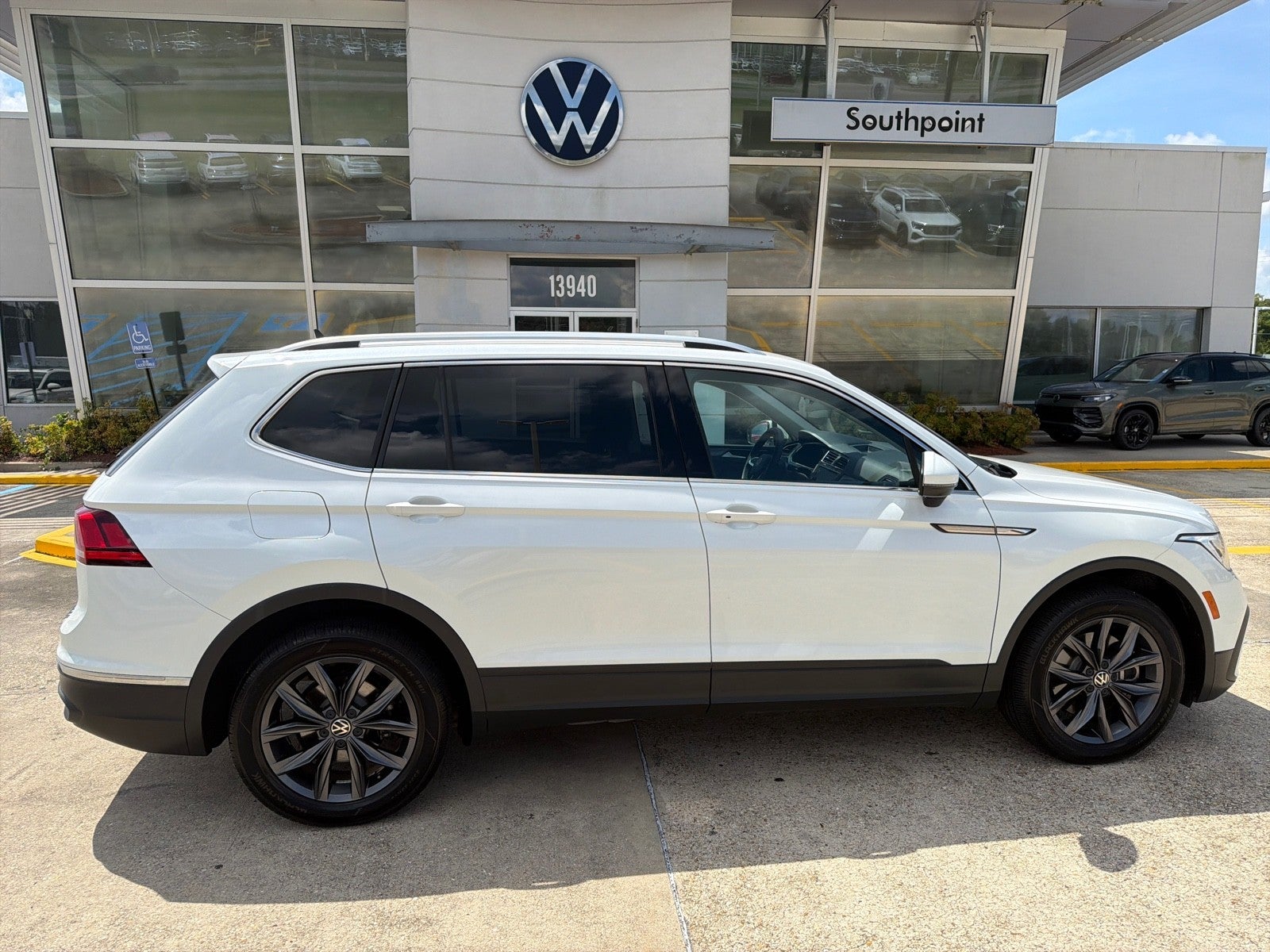 2023 Volkswagen Tiguan SE