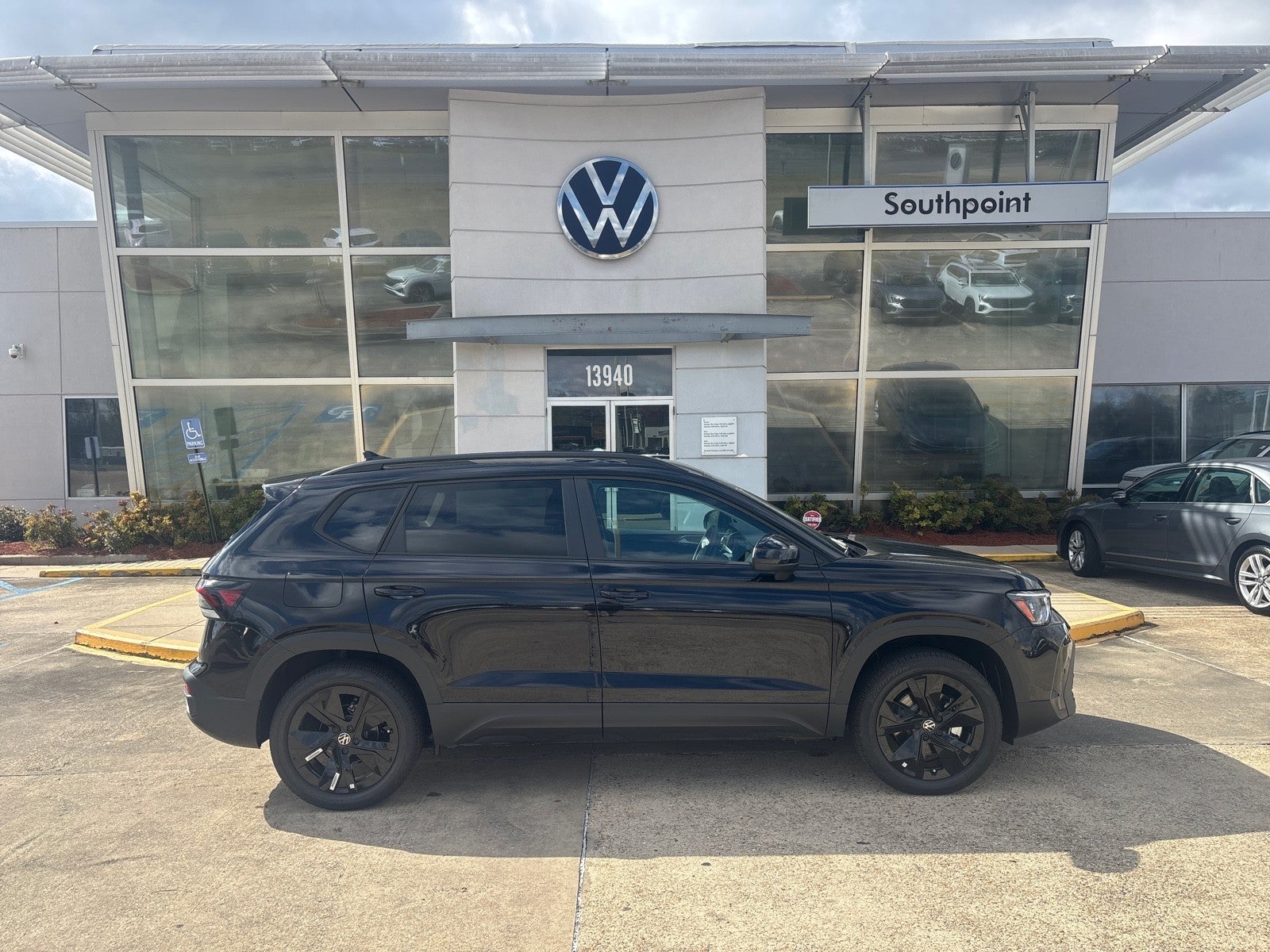 2026 Volkswagen Taos SE Black