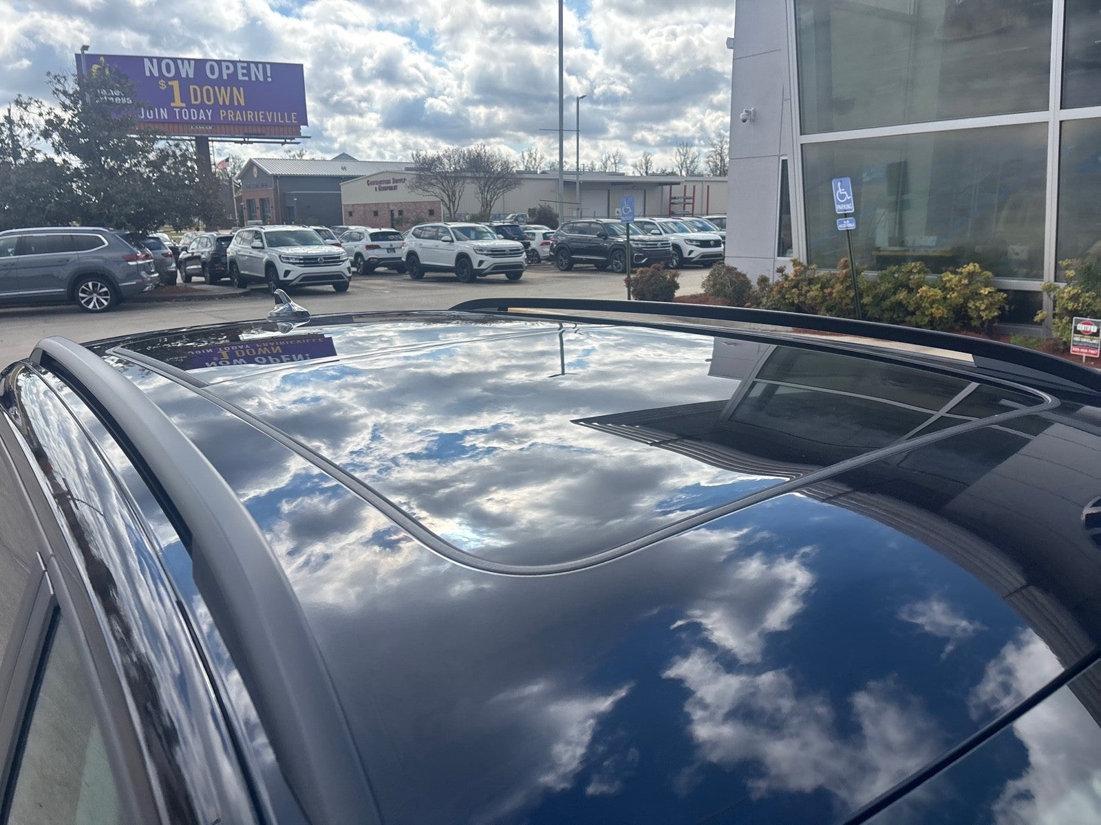 2026 Volkswagen Taos SE Black