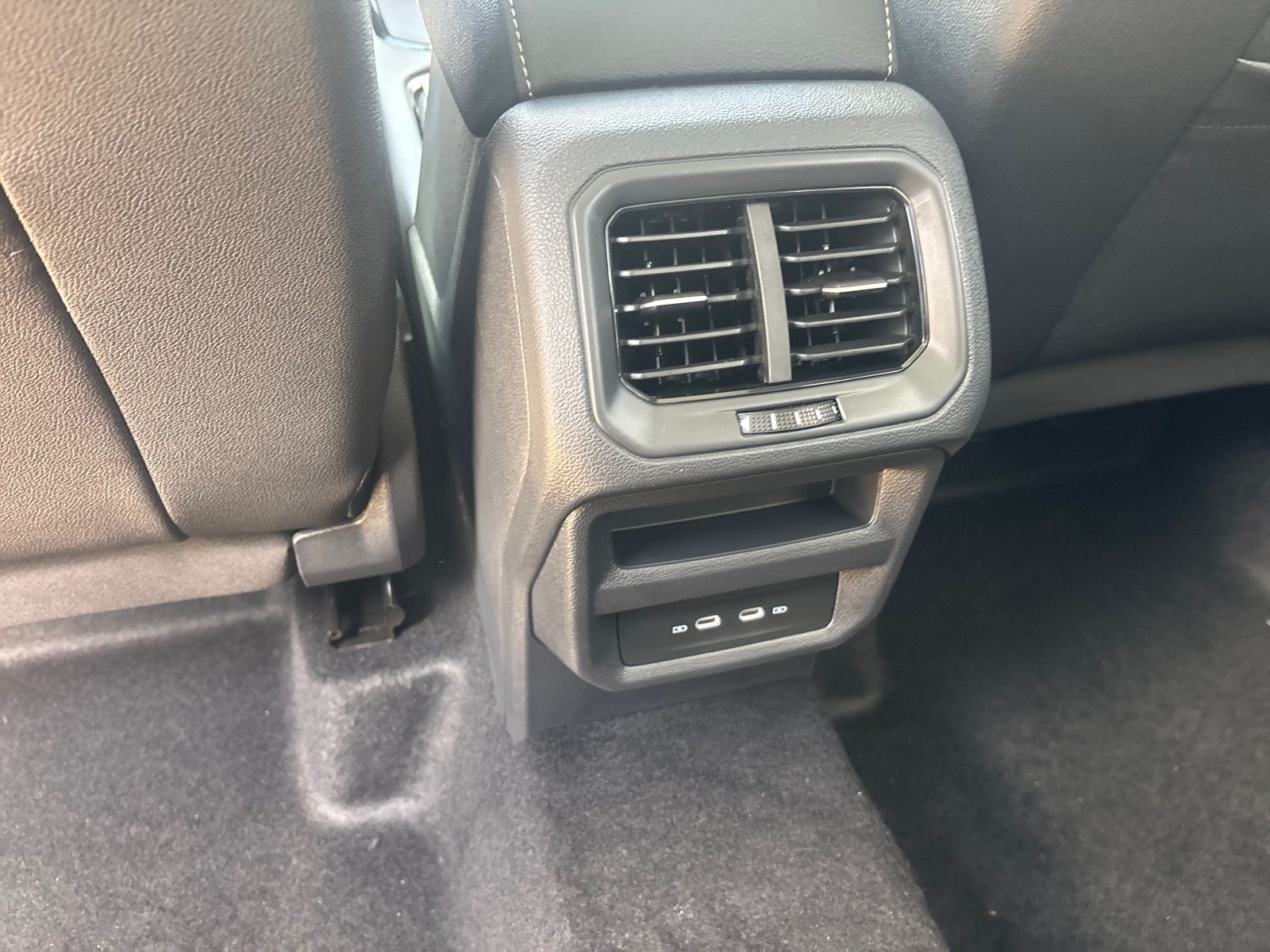 2026 Volkswagen Taos SE Black