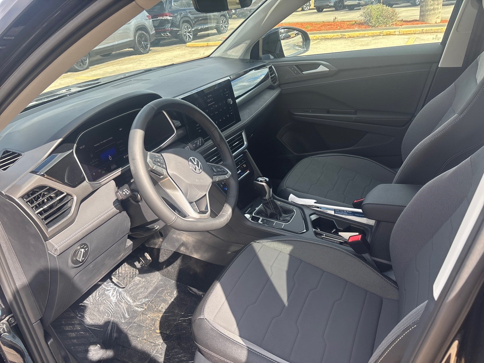 2026 Volkswagen Taos SE Black