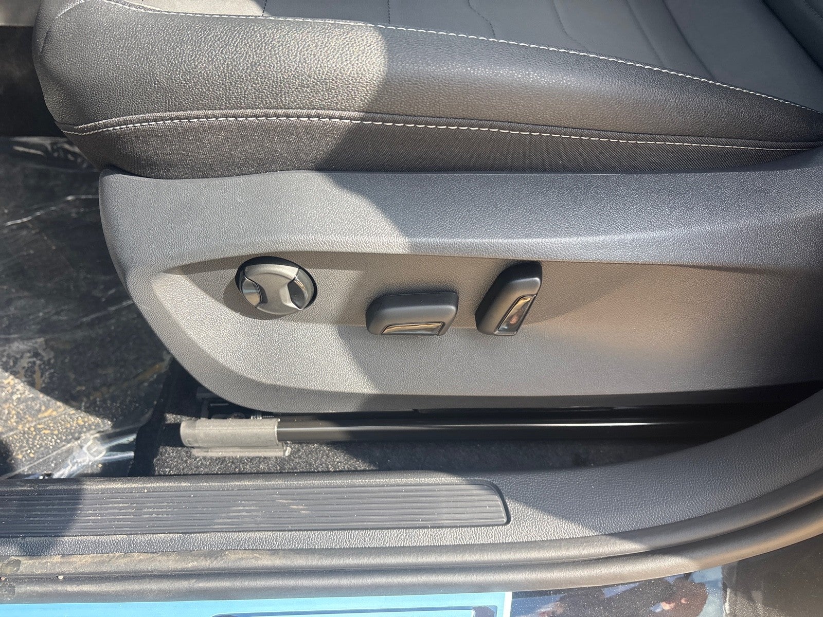 2026 Volkswagen Taos SE Black