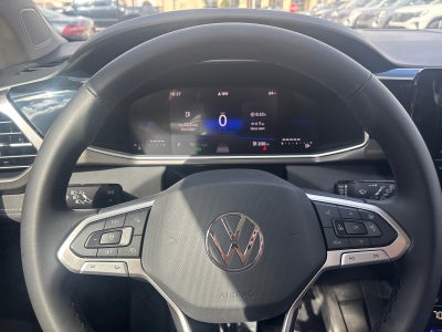 2026 Volkswagen Taos SE Black