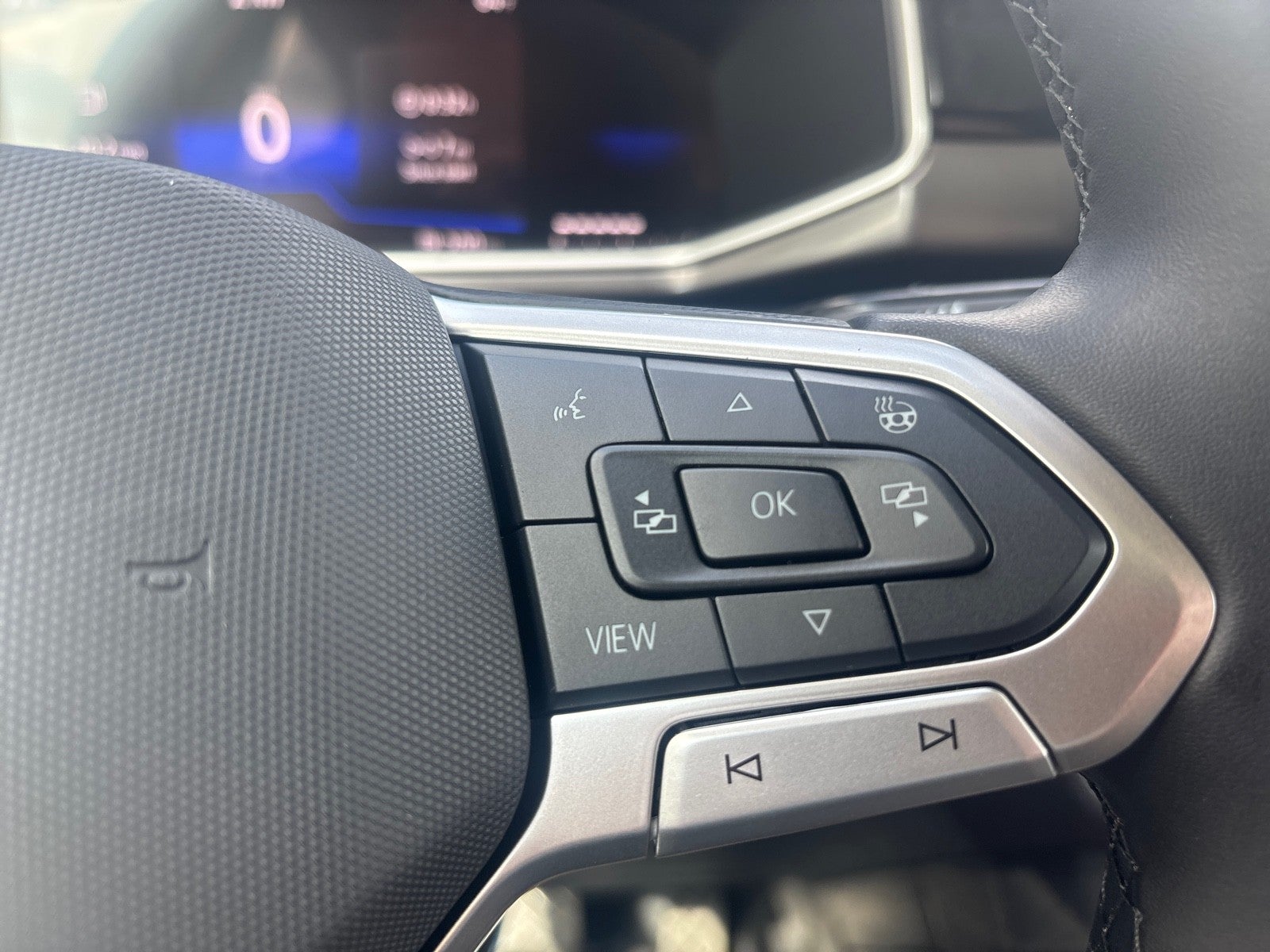 2026 Volkswagen Taos SE Black