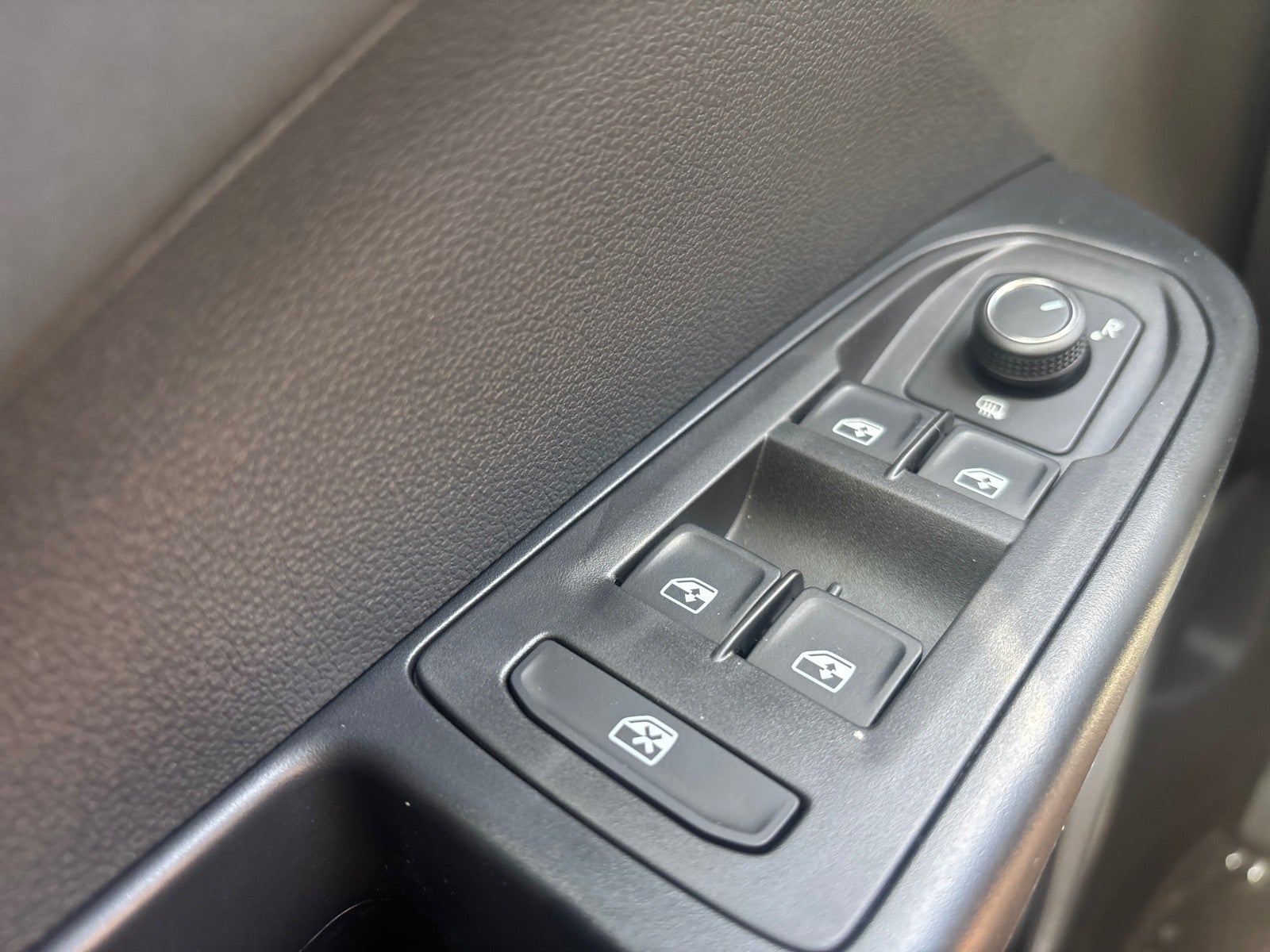 2026 Volkswagen Taos SE Black