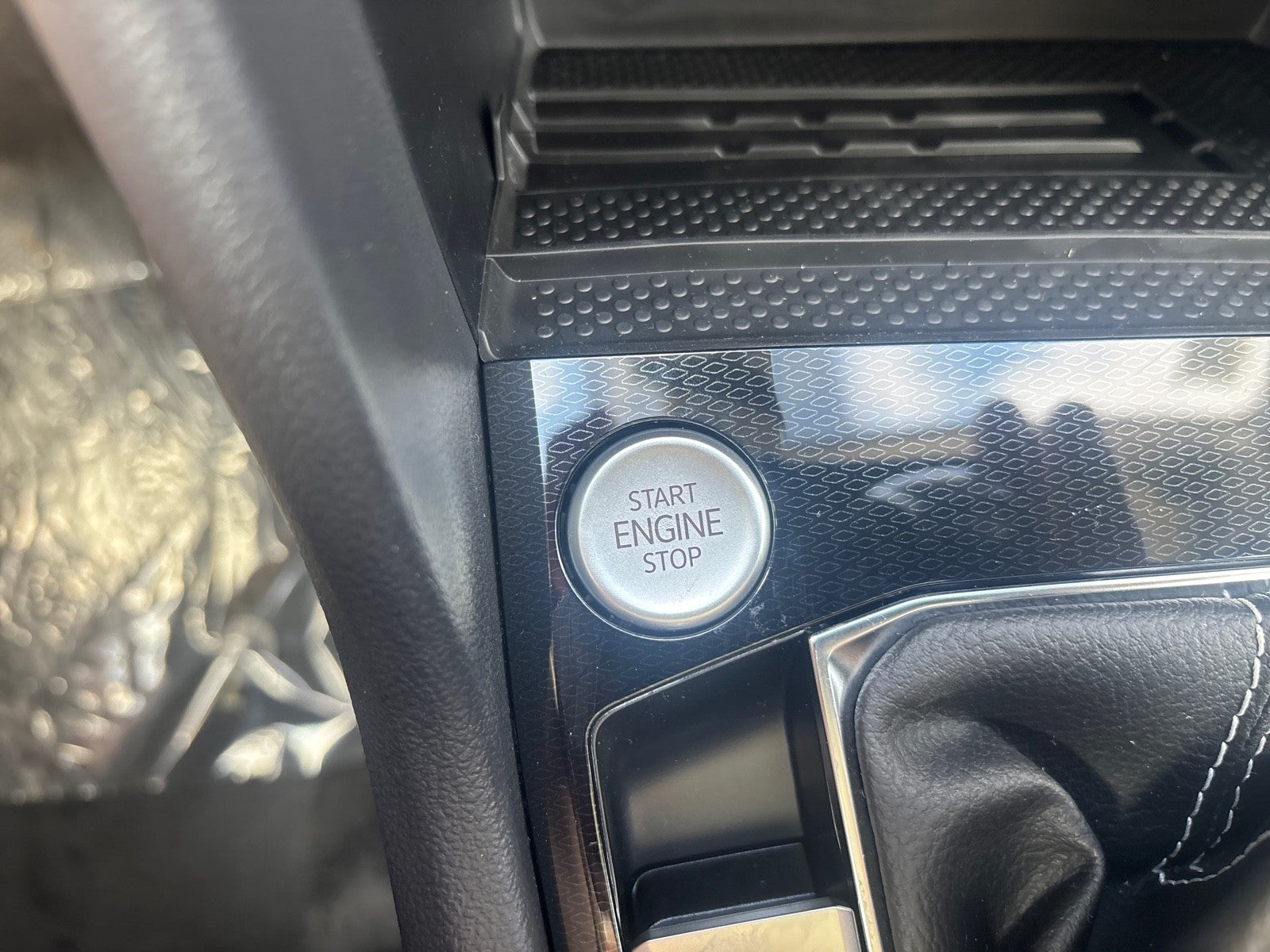 2026 Volkswagen Taos SE Black