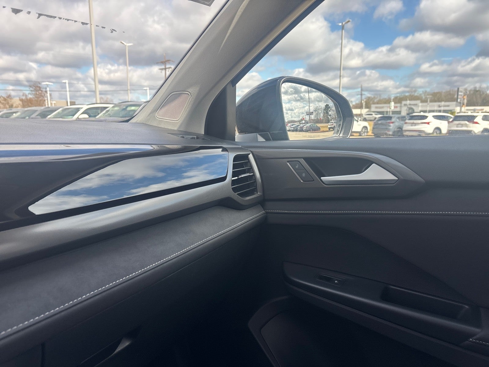 2026 Volkswagen Taos SE Black