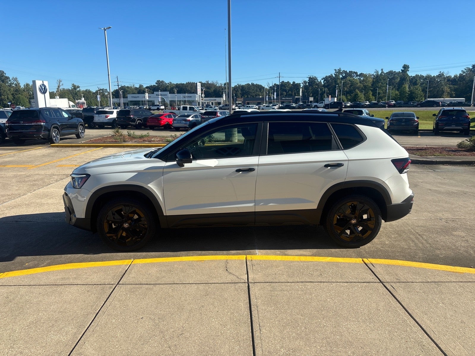 2027 Volkswagen Taos SE Black