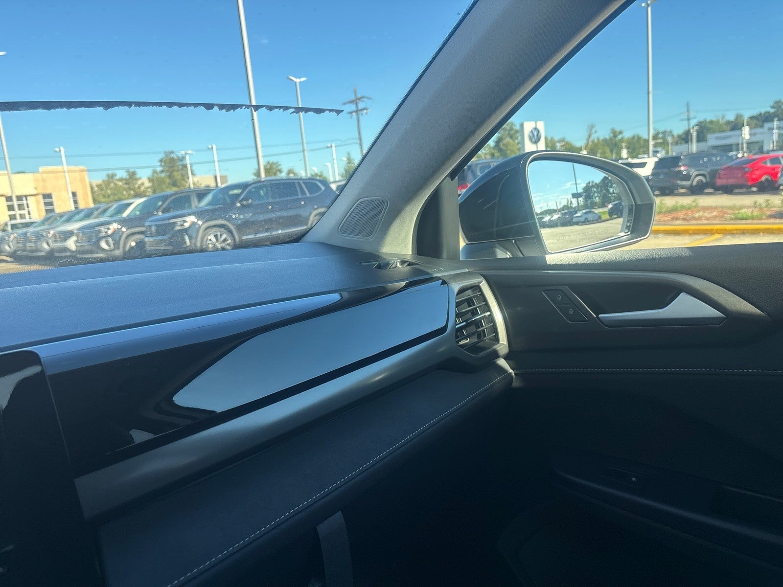 2027 Volkswagen Taos SE Black