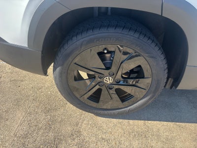 2027 Volkswagen Taos SE Black