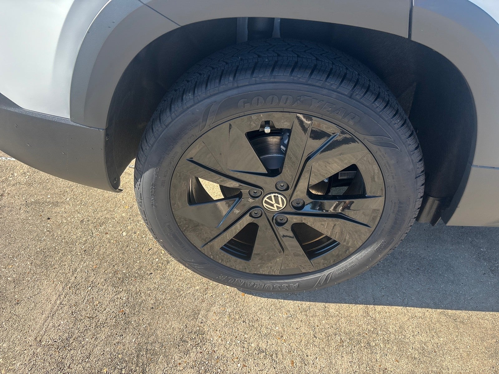 2027 Volkswagen Taos SE Black
