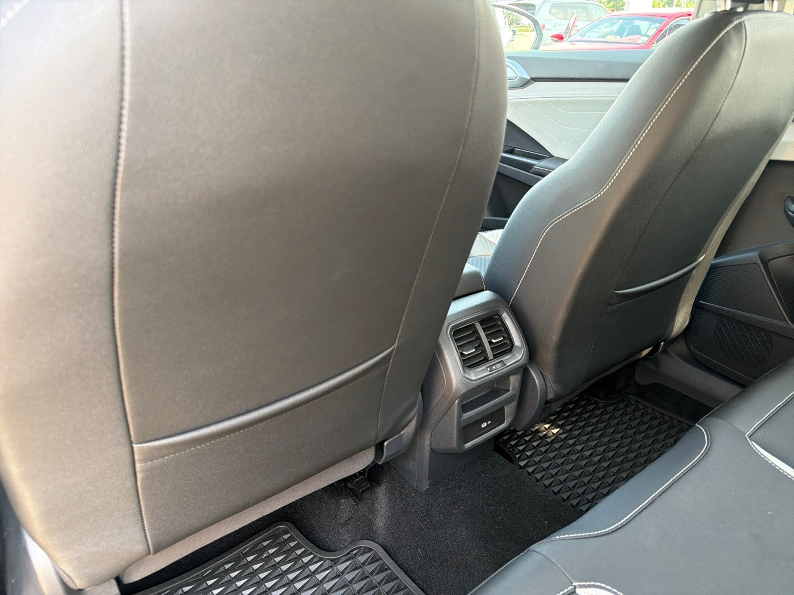 2025 Volkswagen Taos SEL