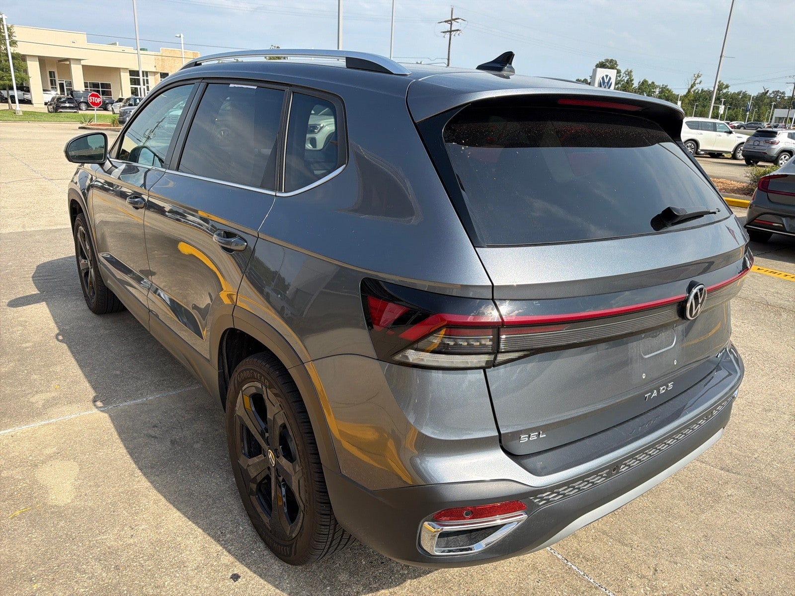 2025 Volkswagen Taos SEL
