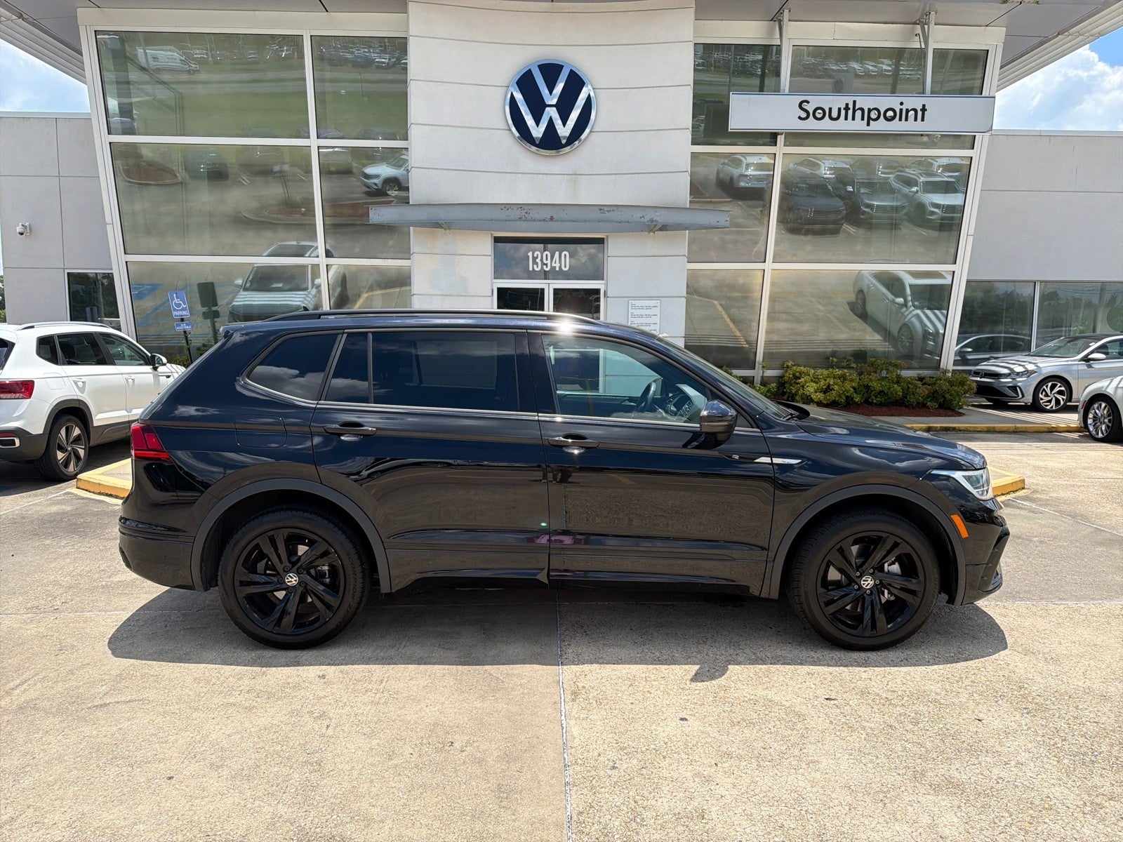 2024 Volkswagen Tiguan SE R-Line Black