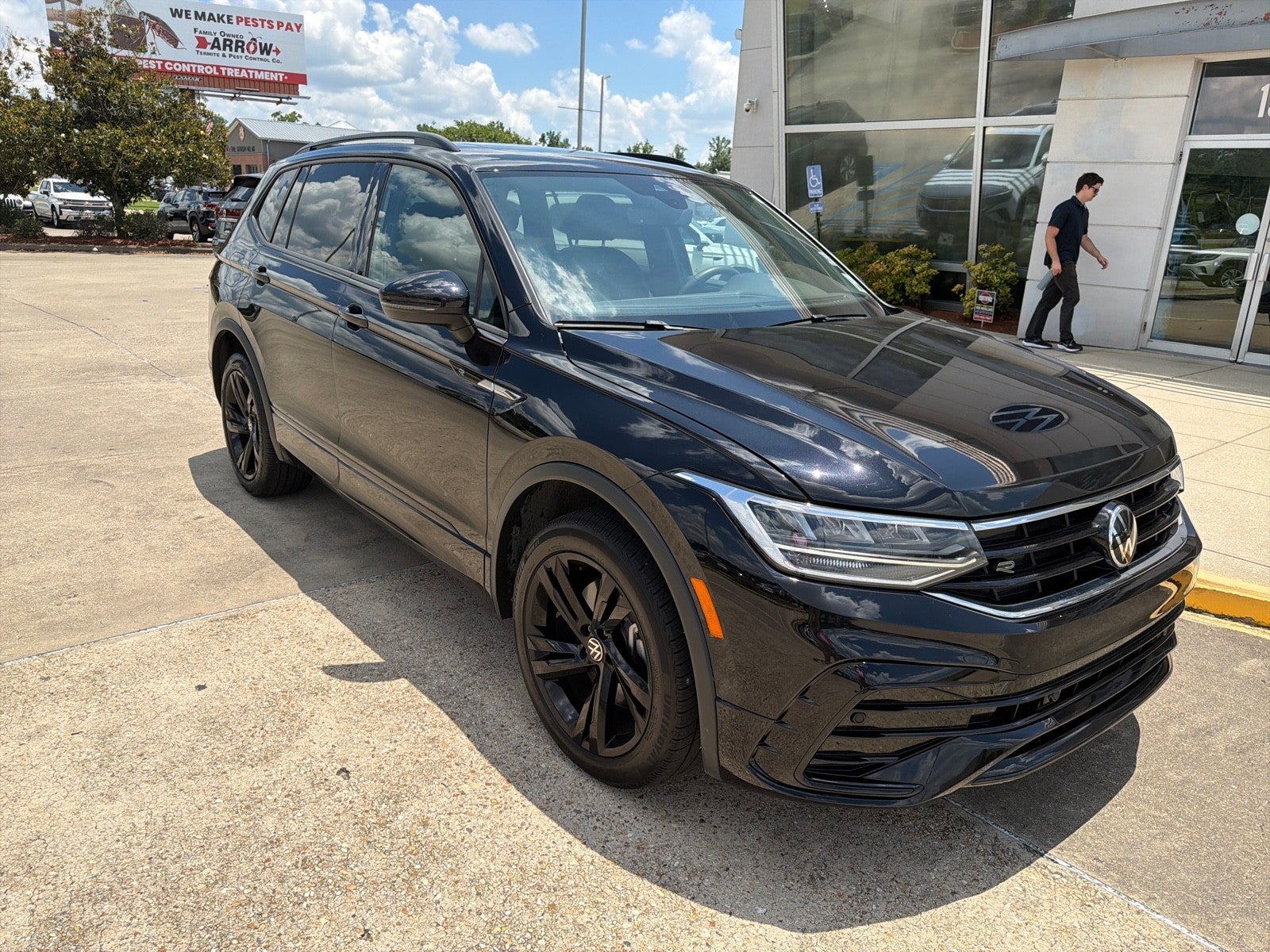 2024 Volkswagen Tiguan SE R-Line Black