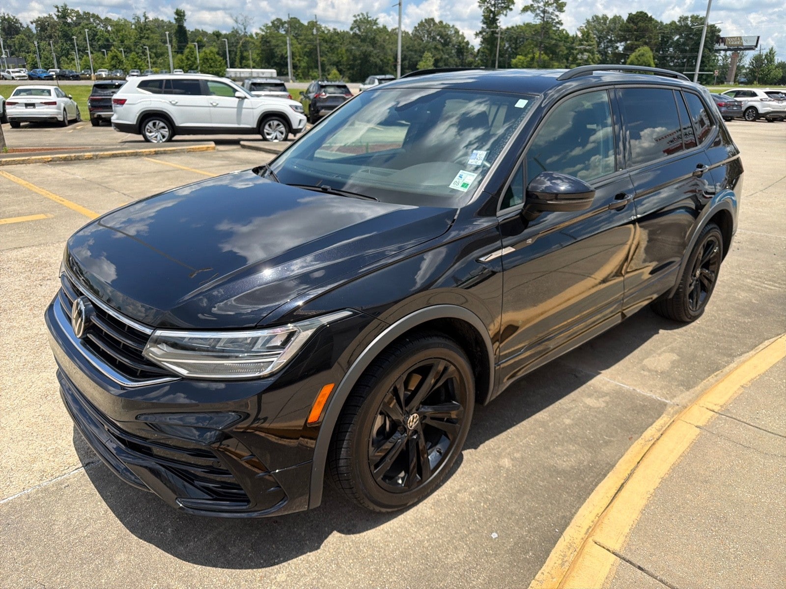 2024 Volkswagen Tiguan SE R-Line Black