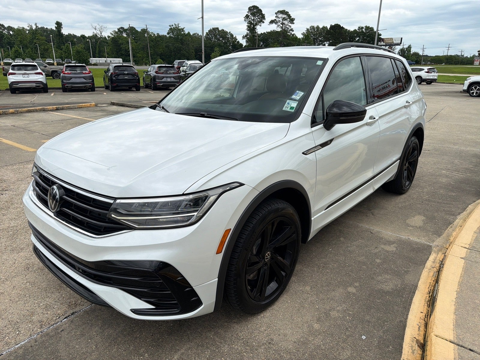 2024 Volkswagen Tiguan SE R-Line Black