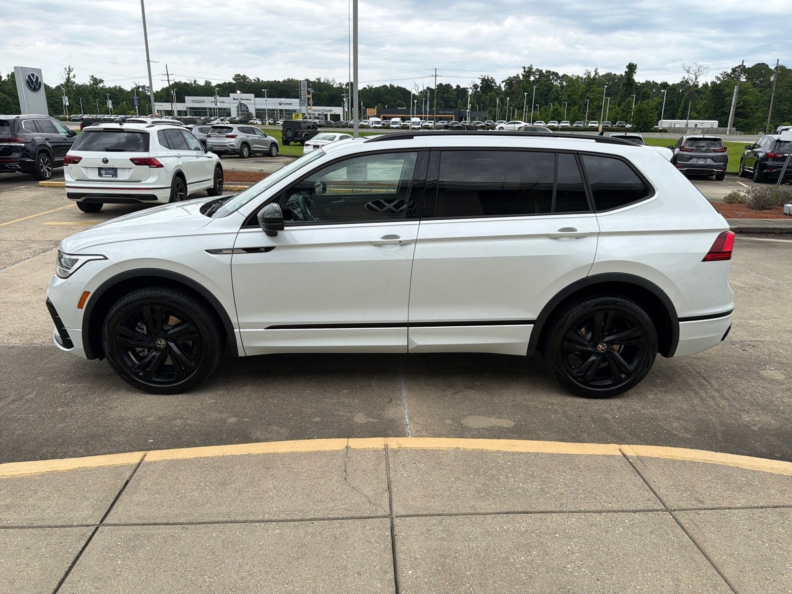 2024 Volkswagen Tiguan SE R-Line Black