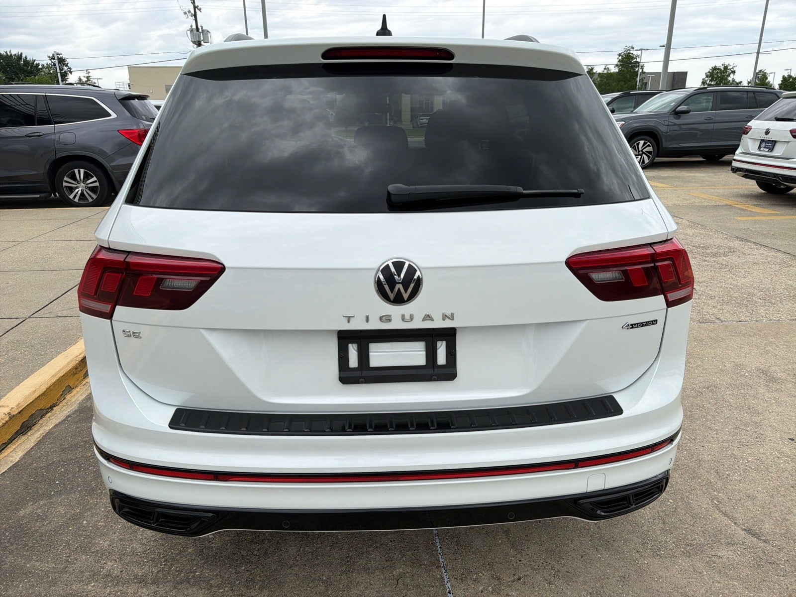 2024 Volkswagen Tiguan SE R-Line Black