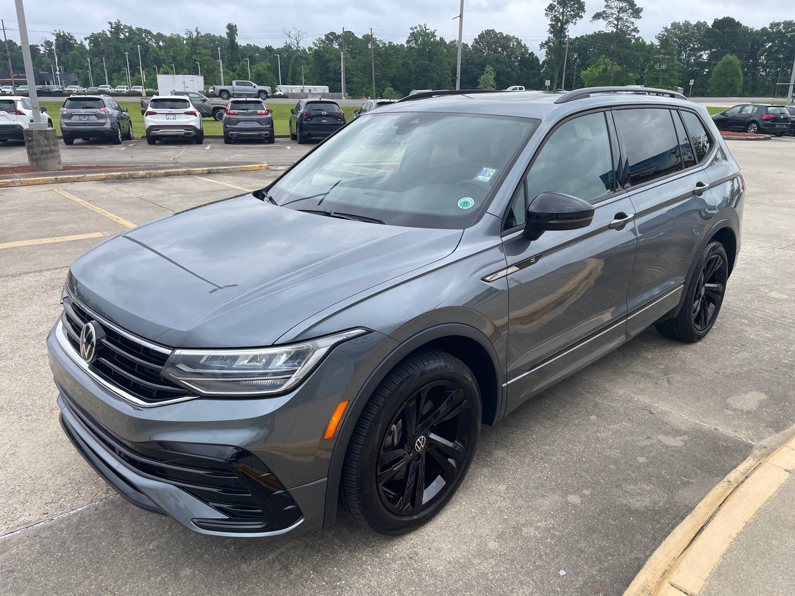 2023 Volkswagen Tiguan SE R-Line Black