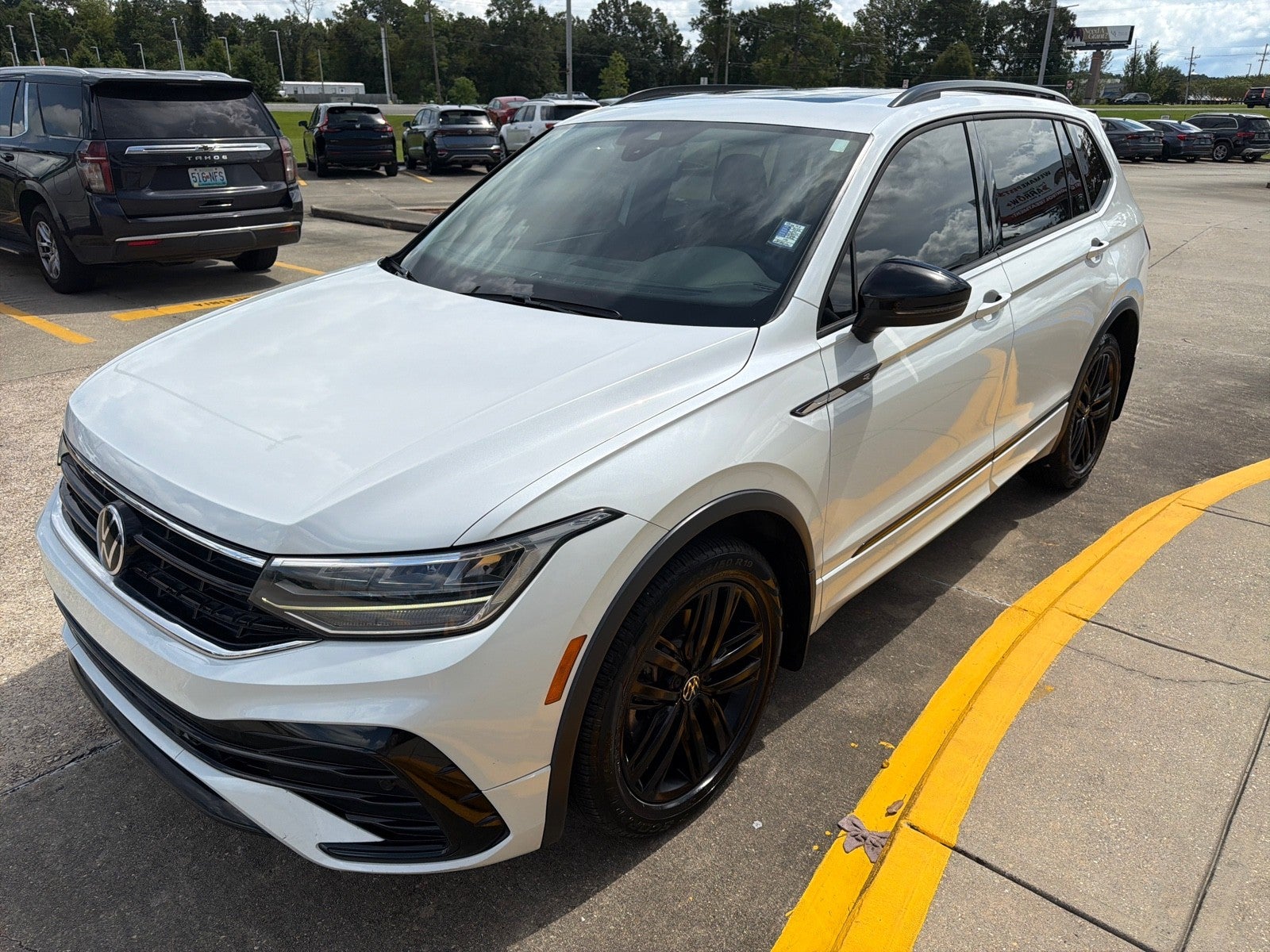 2022 Volkswagen Tiguan SE R-Line Black