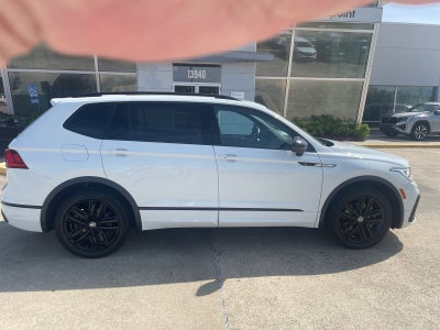 2022 Volkswagen Tiguan SE R-Line Black