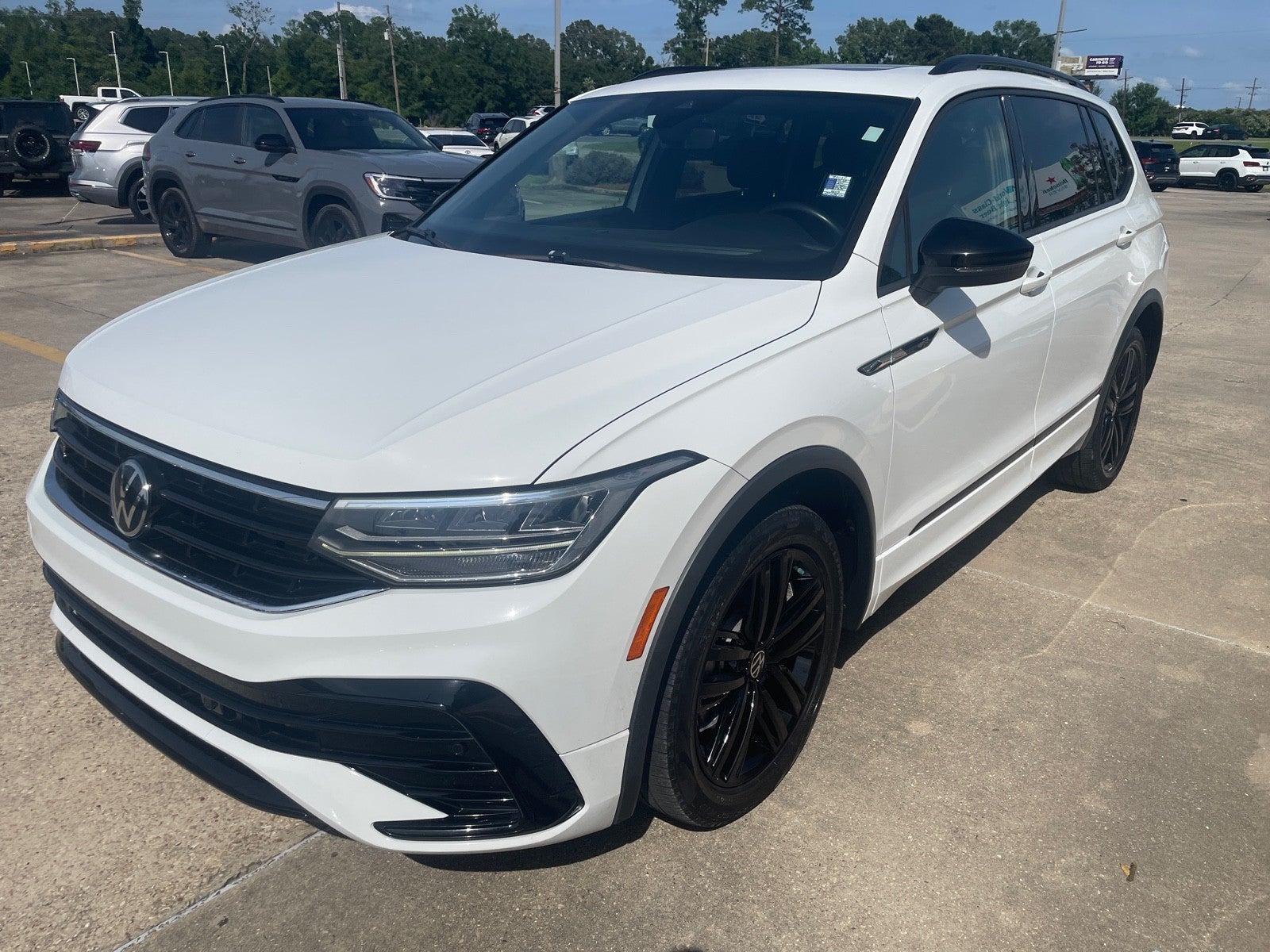 2022 Volkswagen Tiguan SE R-Line Black