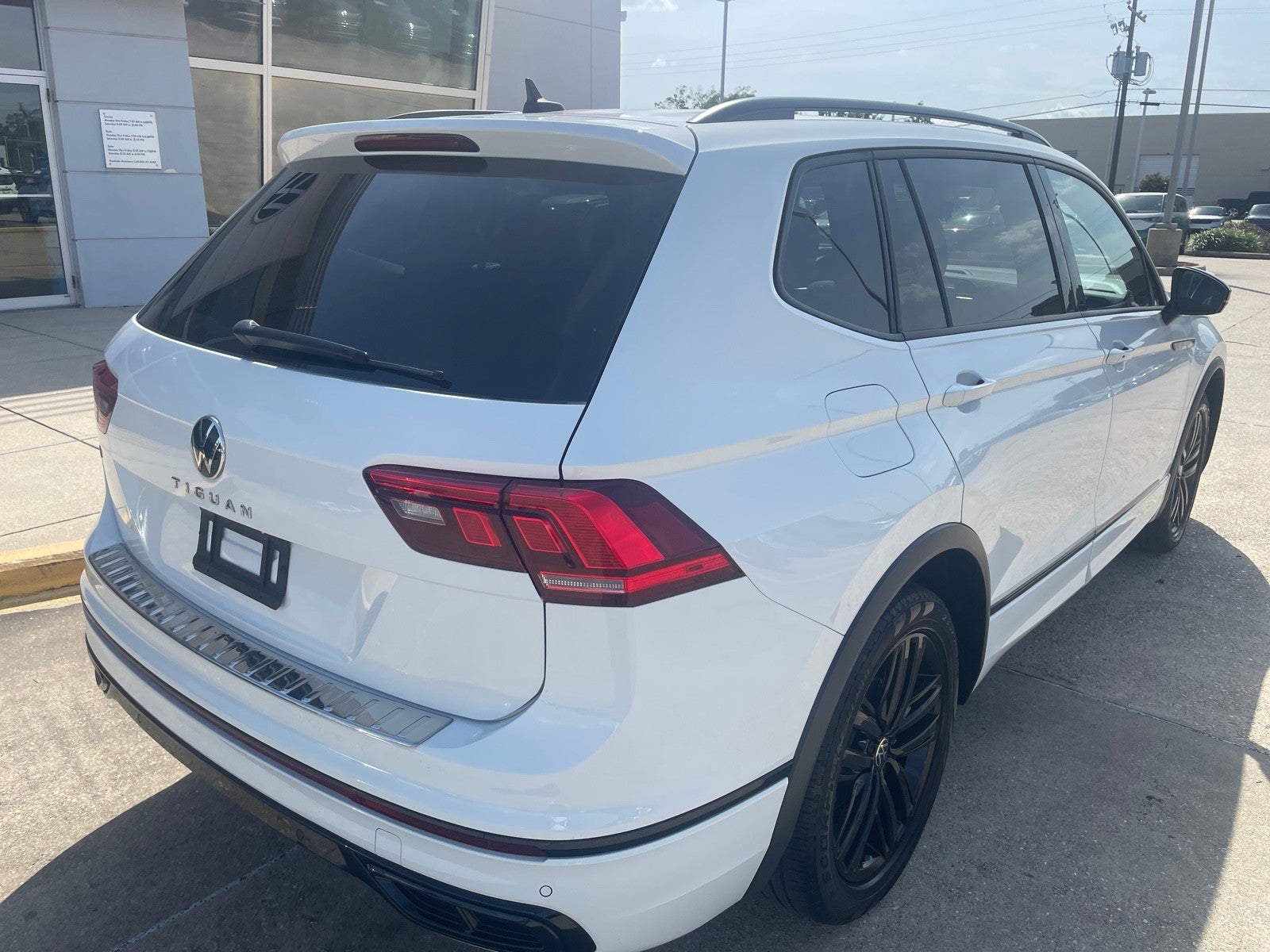 2022 Volkswagen Tiguan SE R-Line Black