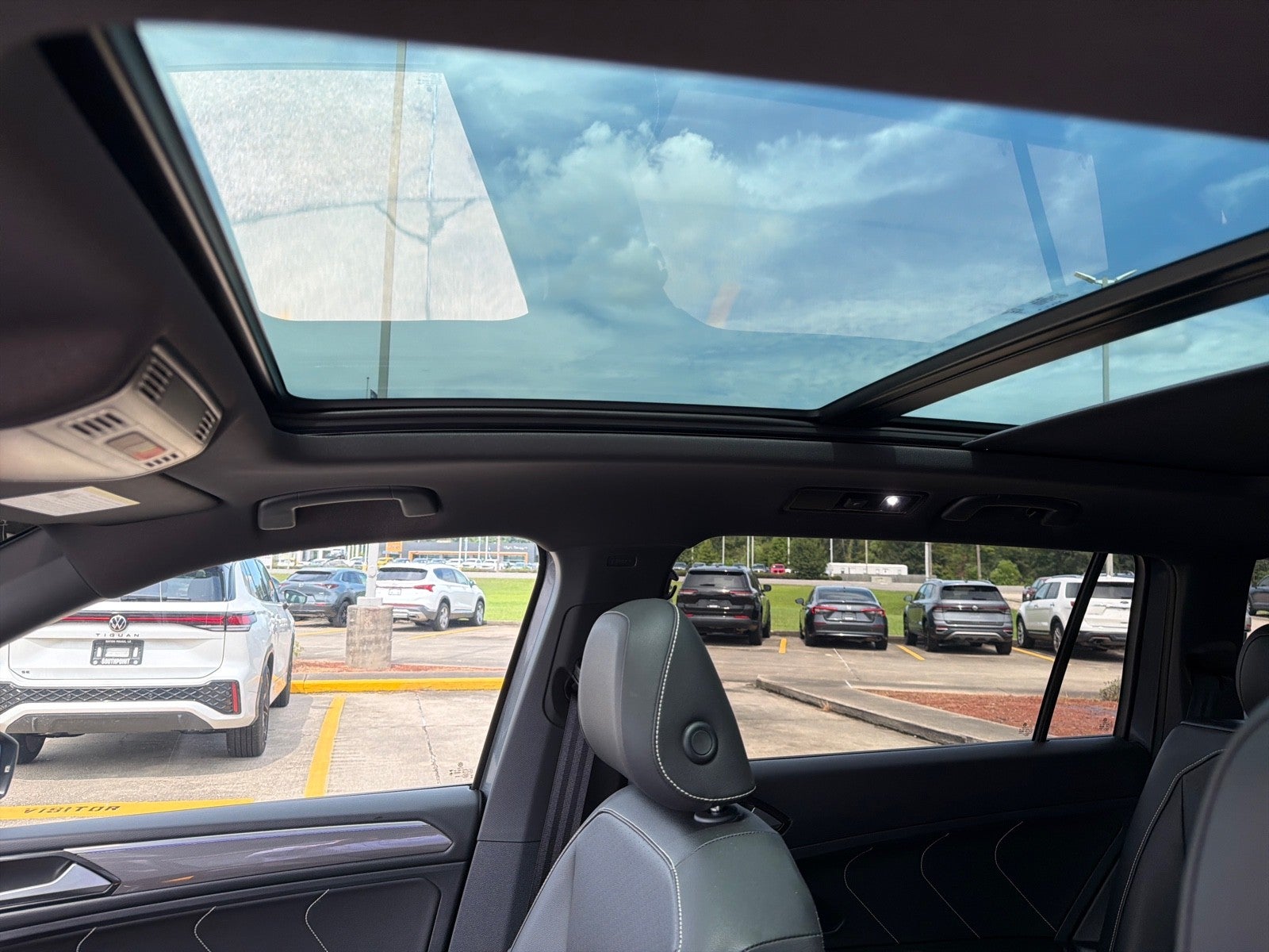 2023 Volkswagen Tiguan SE R-Line Black