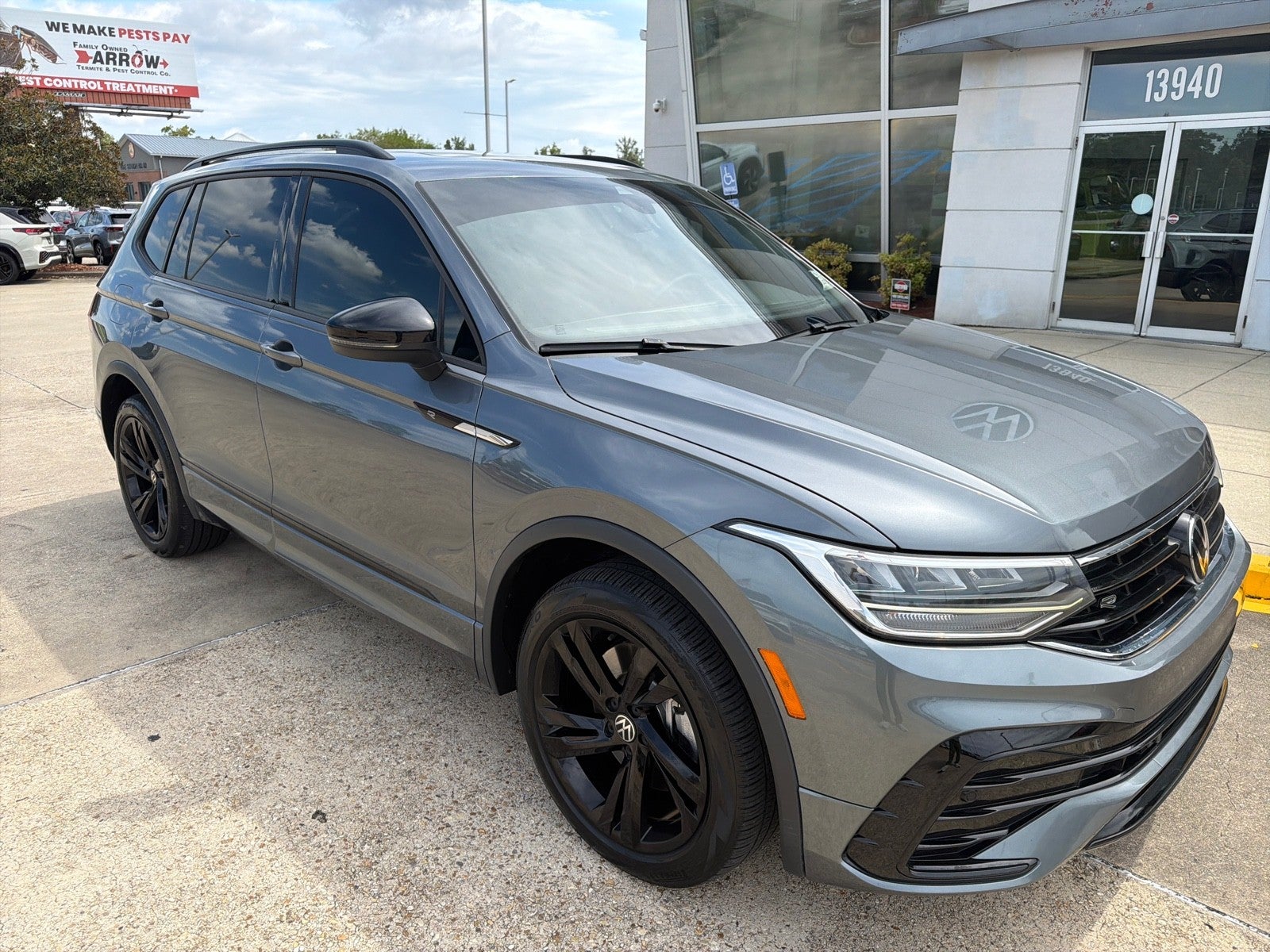 2023 Volkswagen Tiguan SE R-Line Black