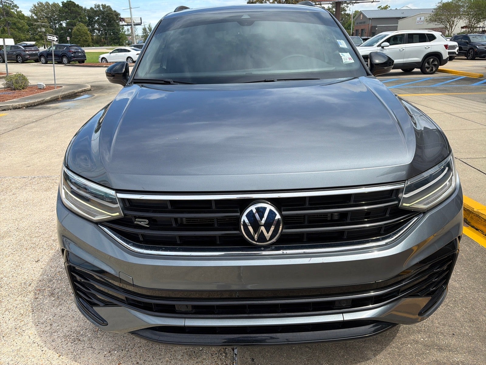 2023 Volkswagen Tiguan SE R-Line Black