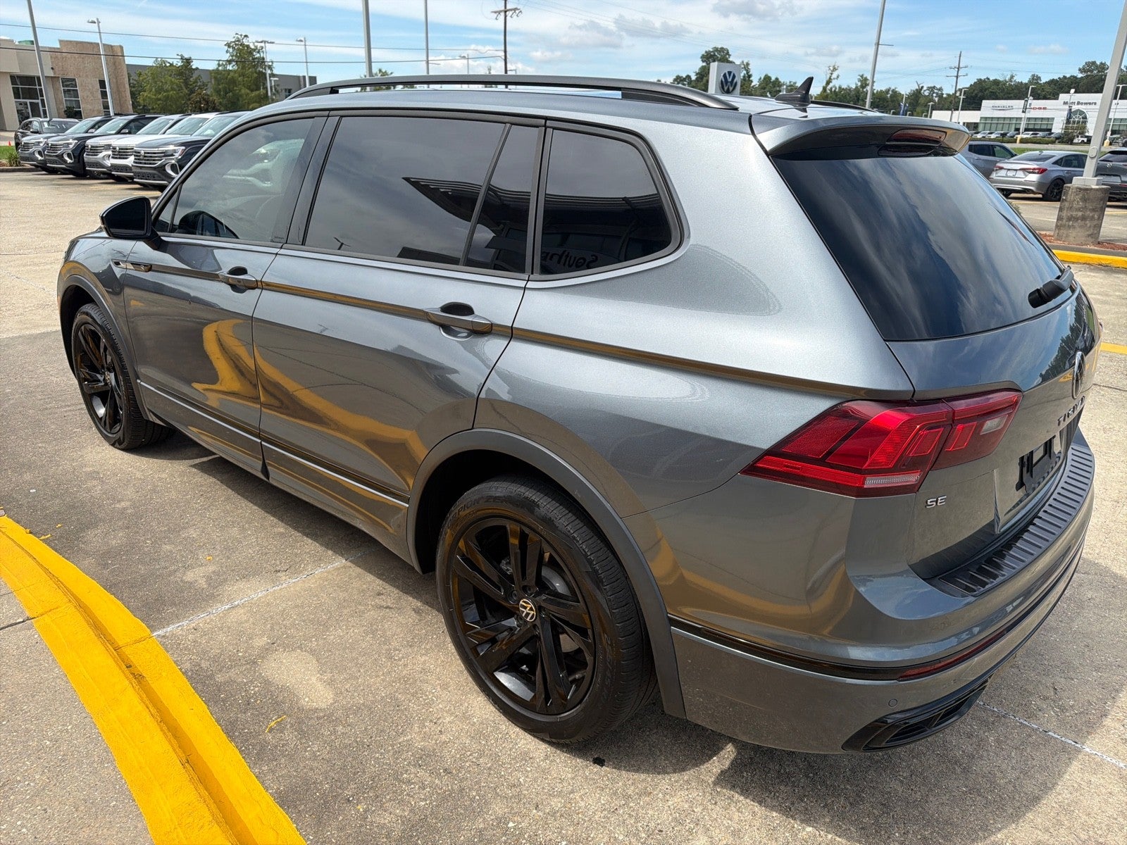 2023 Volkswagen Tiguan SE R-Line Black
