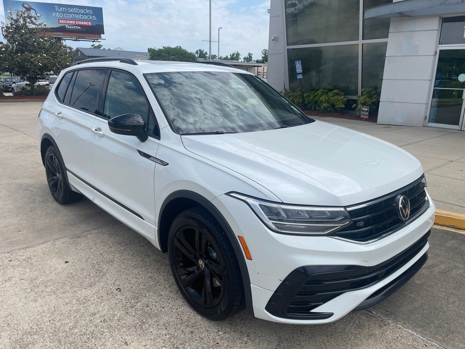 2023 Volkswagen Tiguan SE R-Line Black