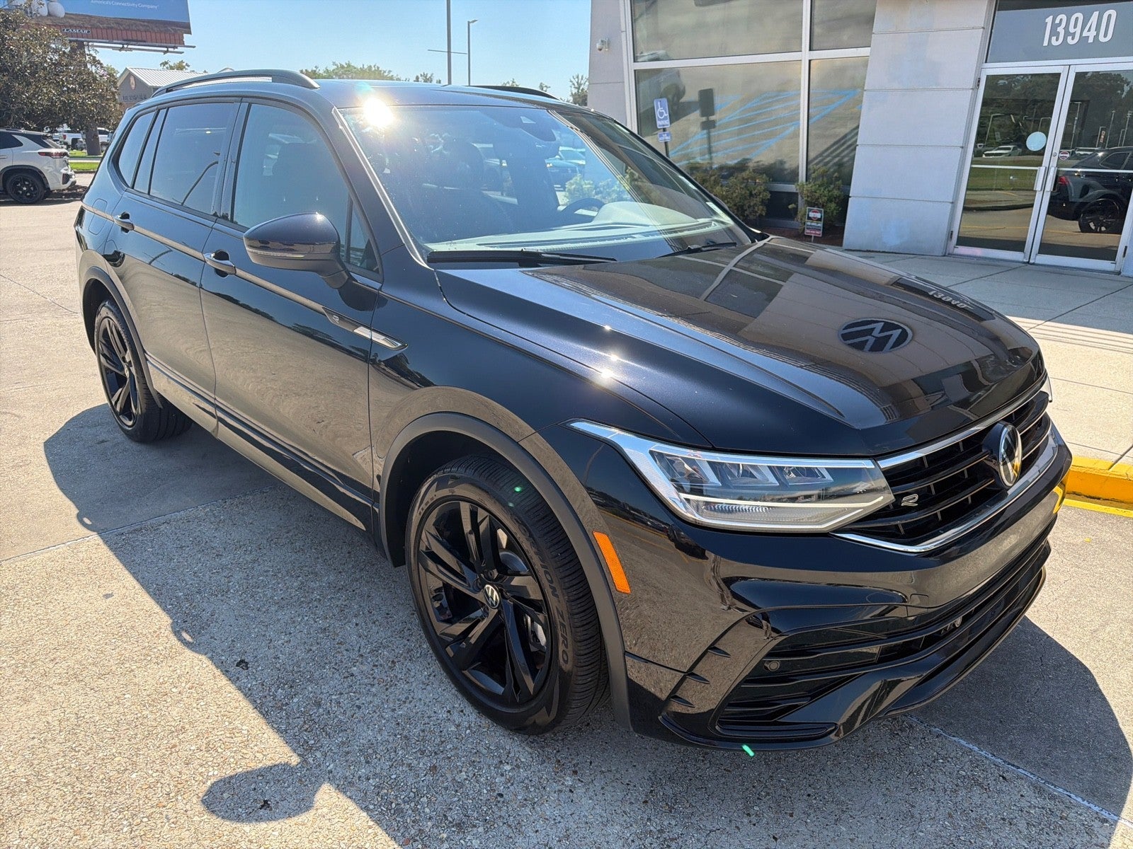 2024 Volkswagen Tiguan SE R-Line Black
