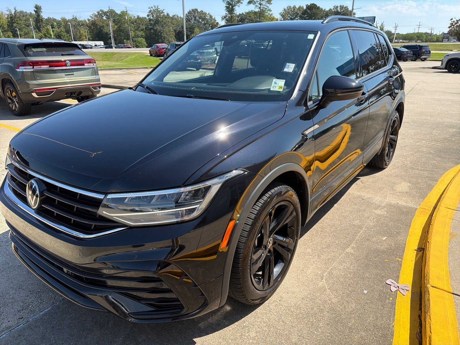 2024 Volkswagen Tiguan SE R-Line Black